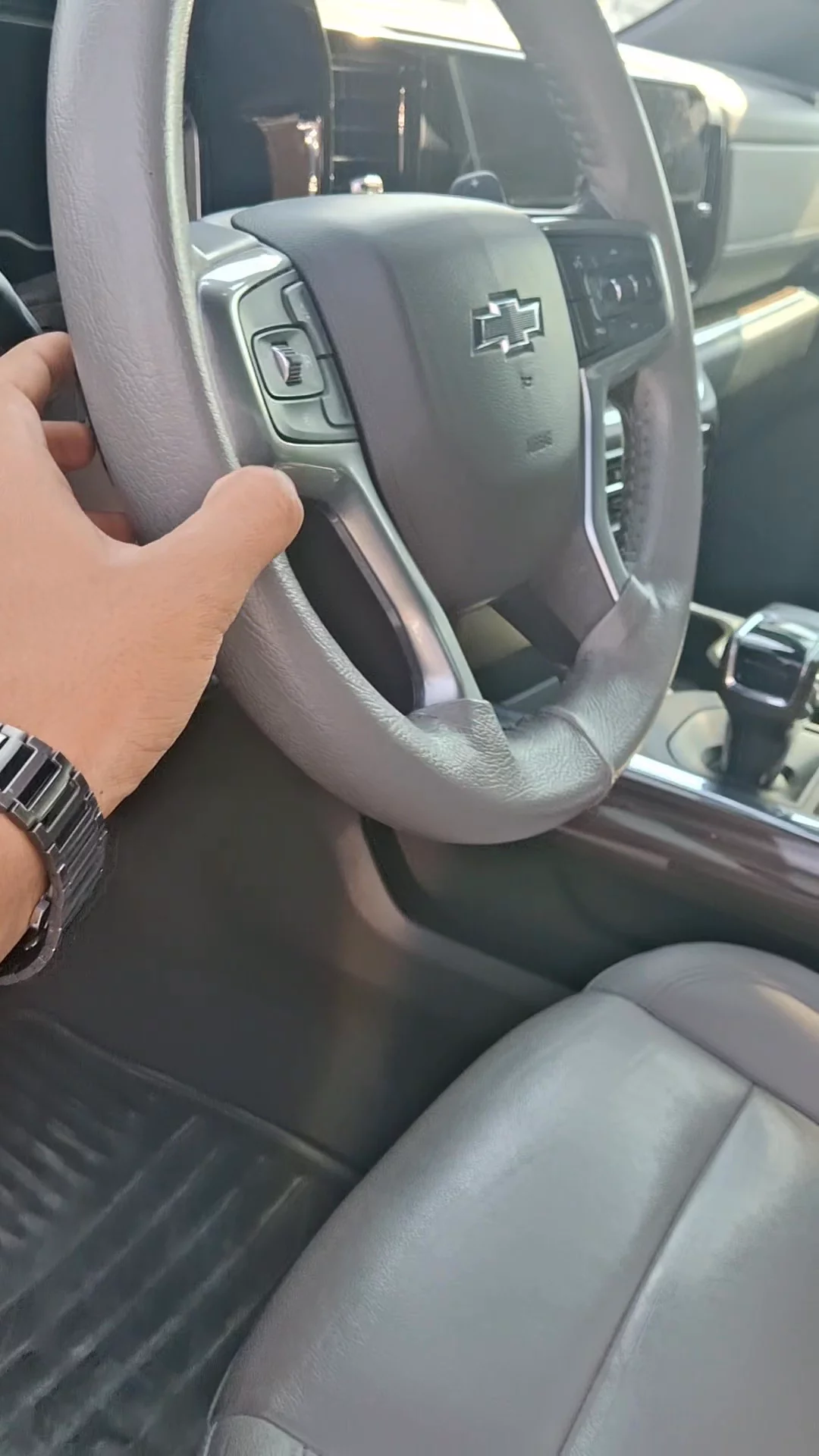 Car video thumbnail 1 of 9