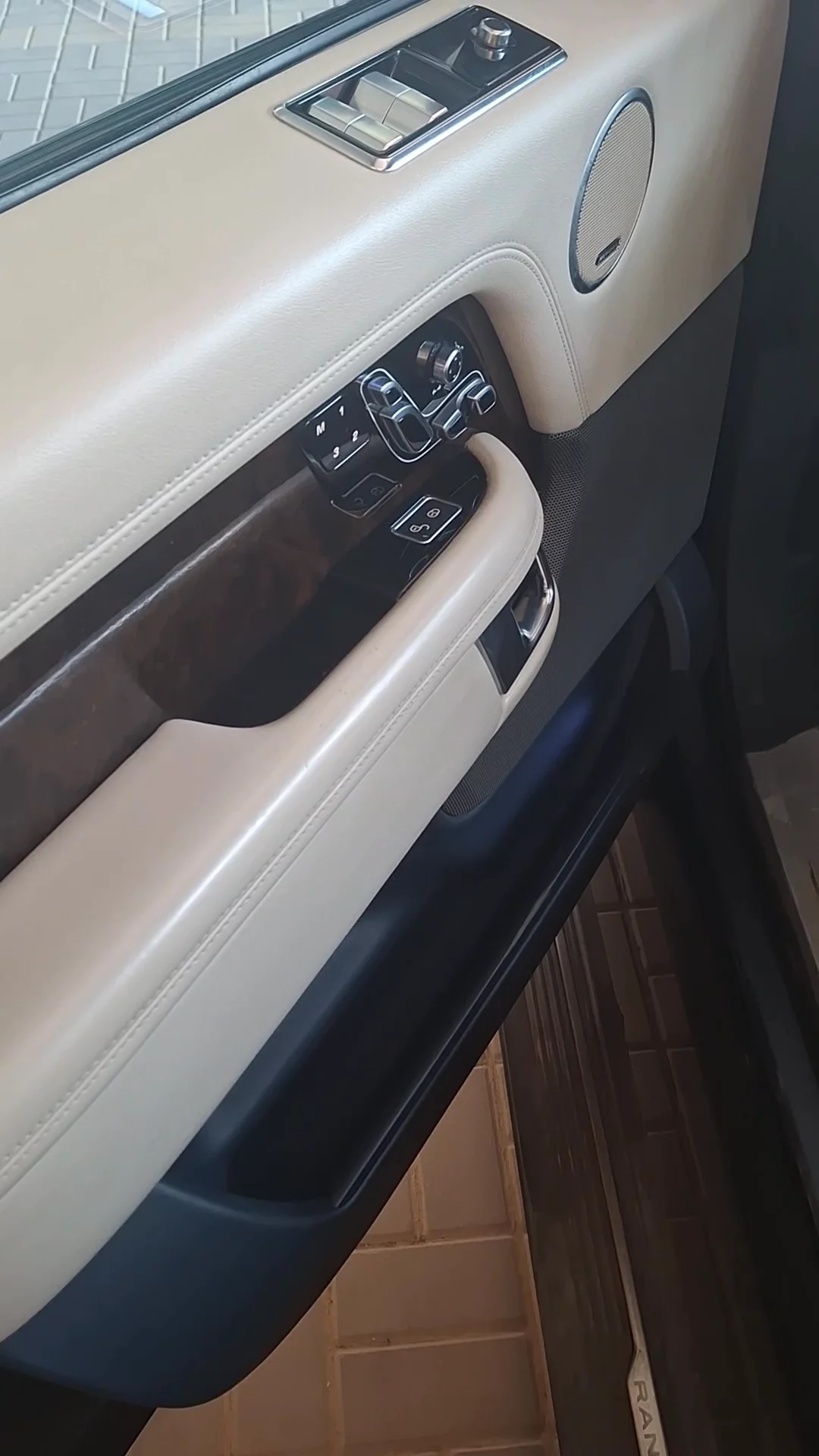 Car video thumbnail 1 of 8