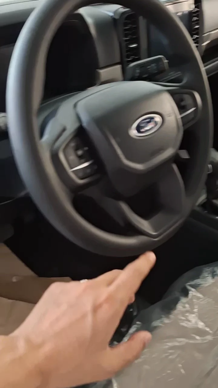 Car video thumbnail 1 of 8