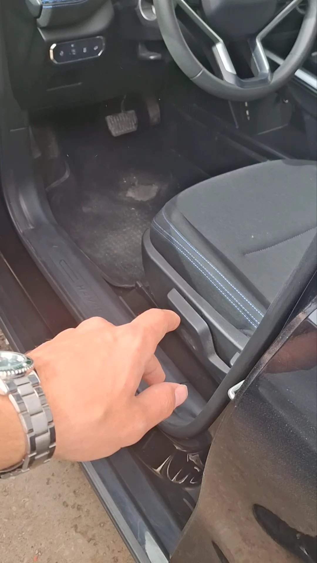 Car video thumbnail 1 of 10