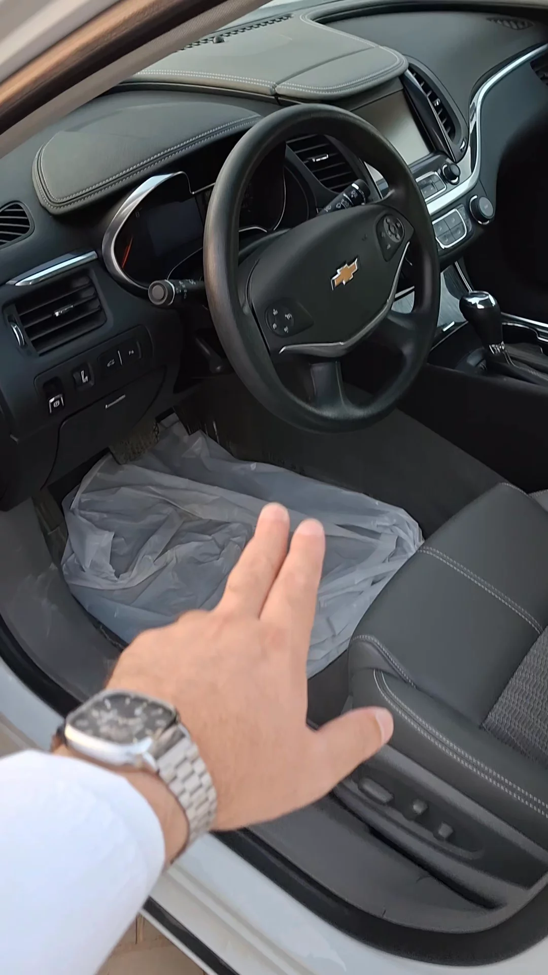 Car video thumbnail 1 of 9