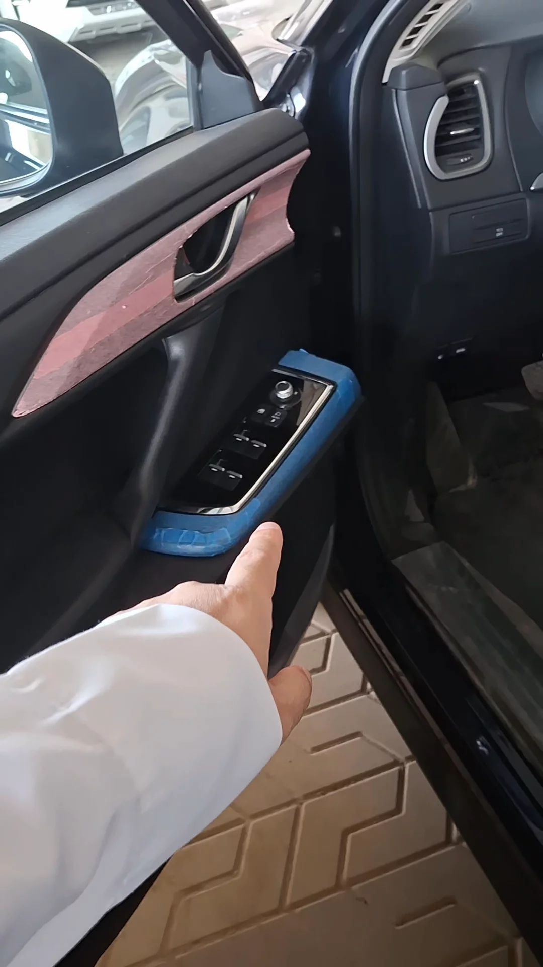 Car video thumbnail 1 of 10