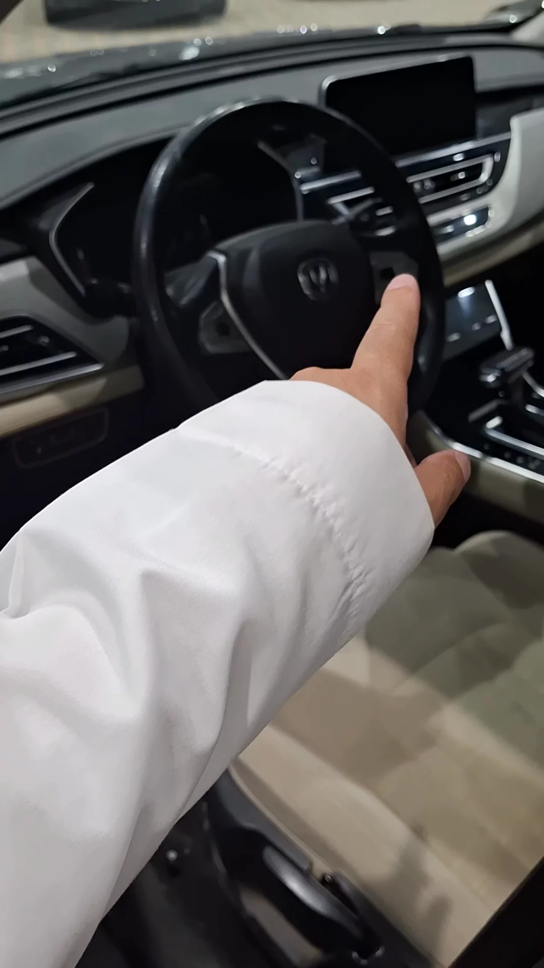 Car video thumbnail 1 of 10