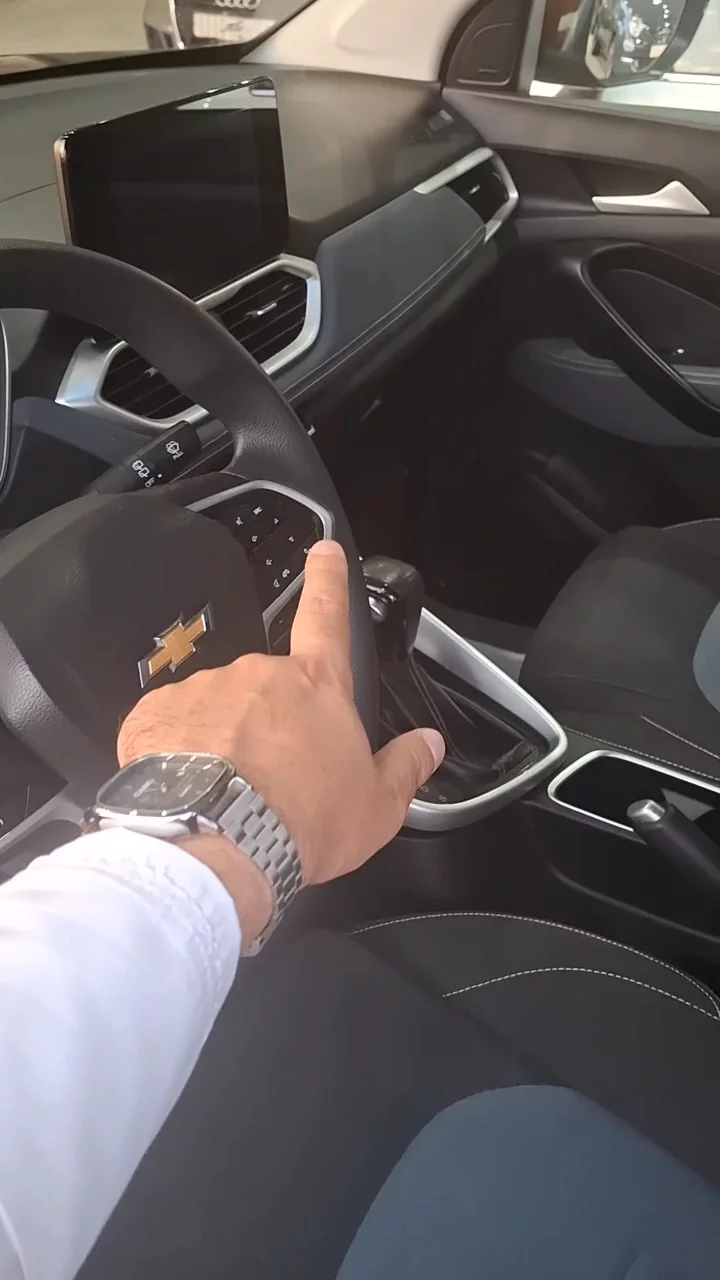 Car video thumbnail 1 of 9