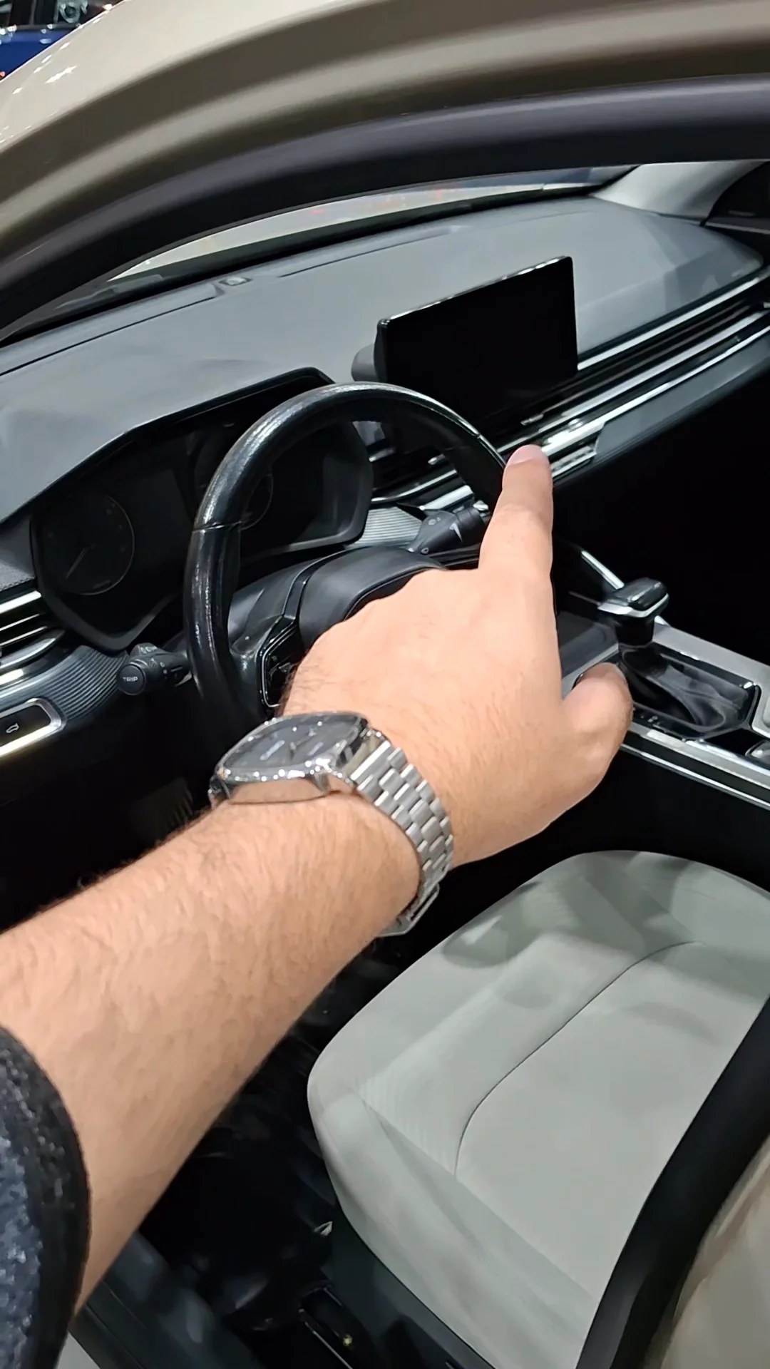 Car video thumbnail 1 of 9