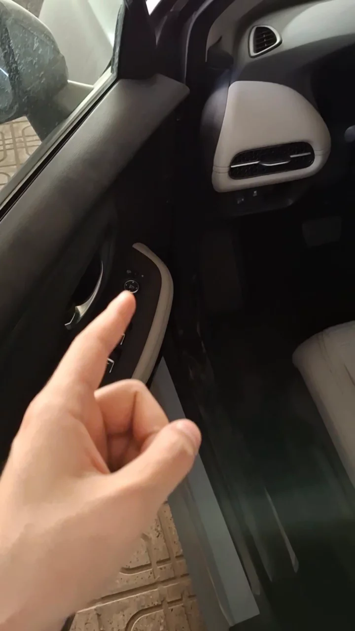 Car video thumbnail 1 of 10