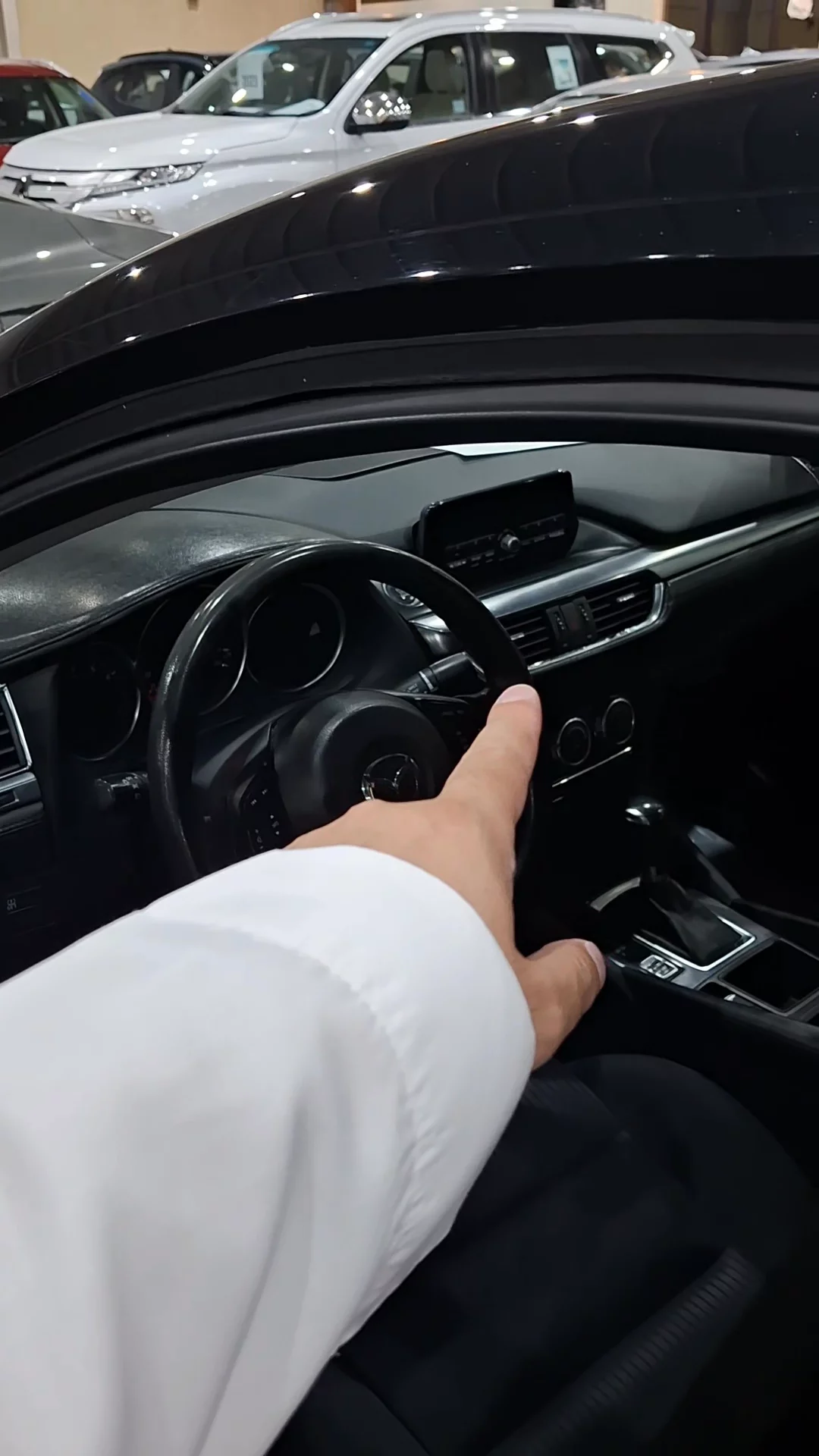 Car video thumbnail 1 of 9