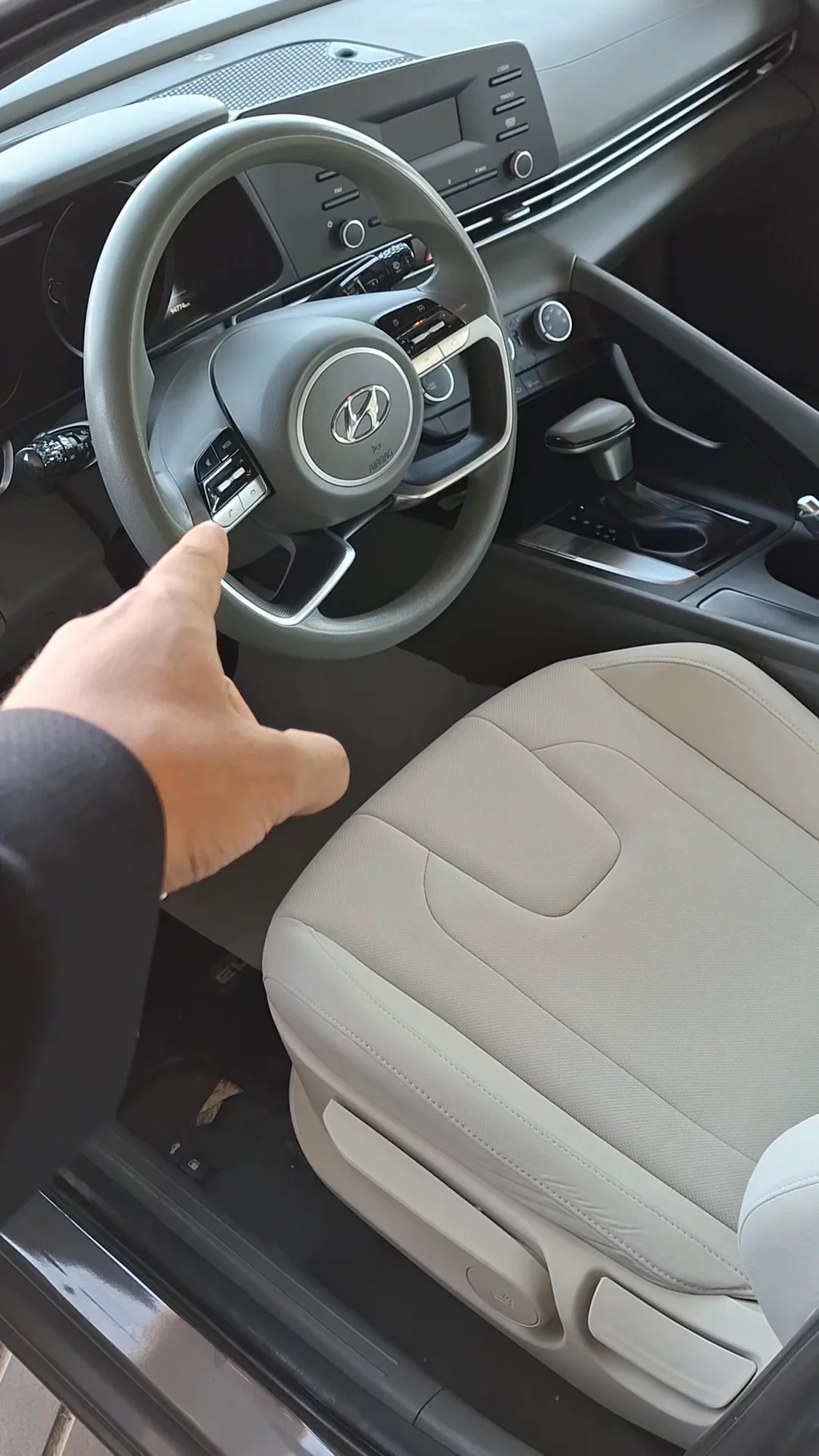 Car video thumbnail 1 of 8