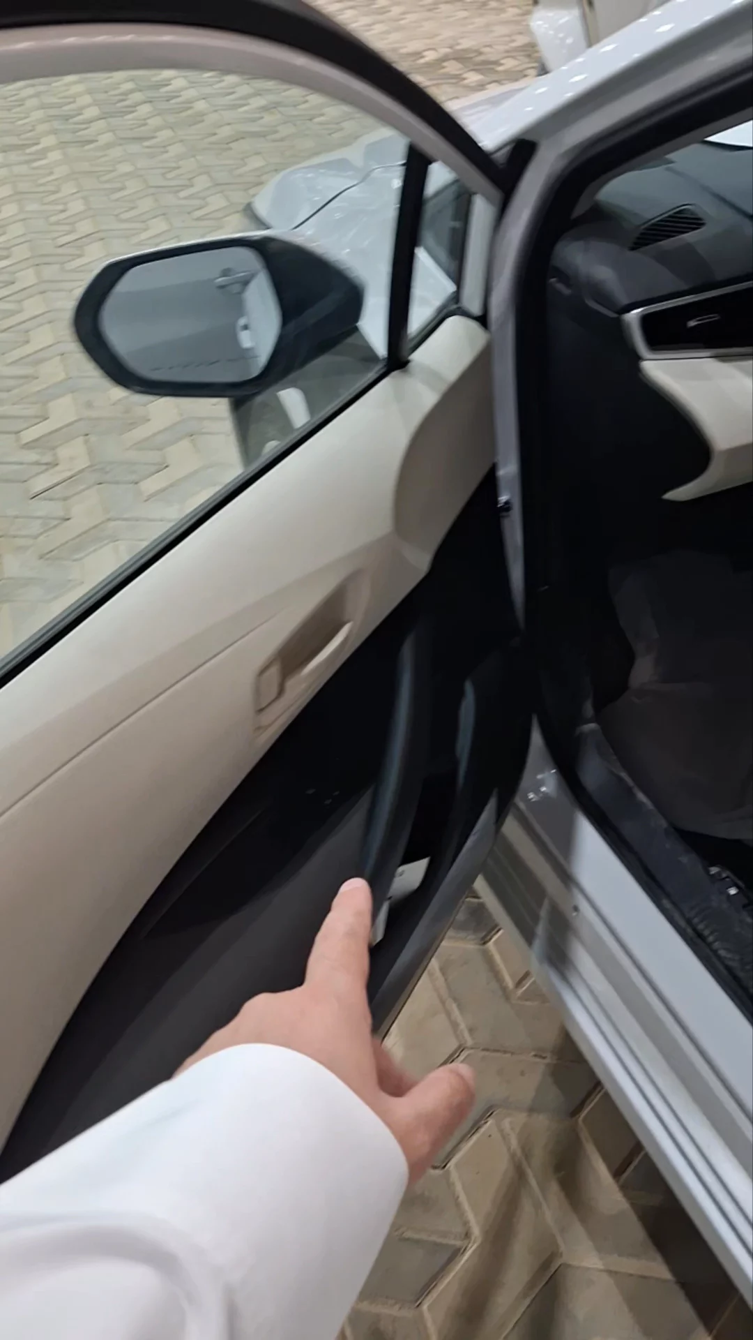 Car video thumbnail 1 of 11