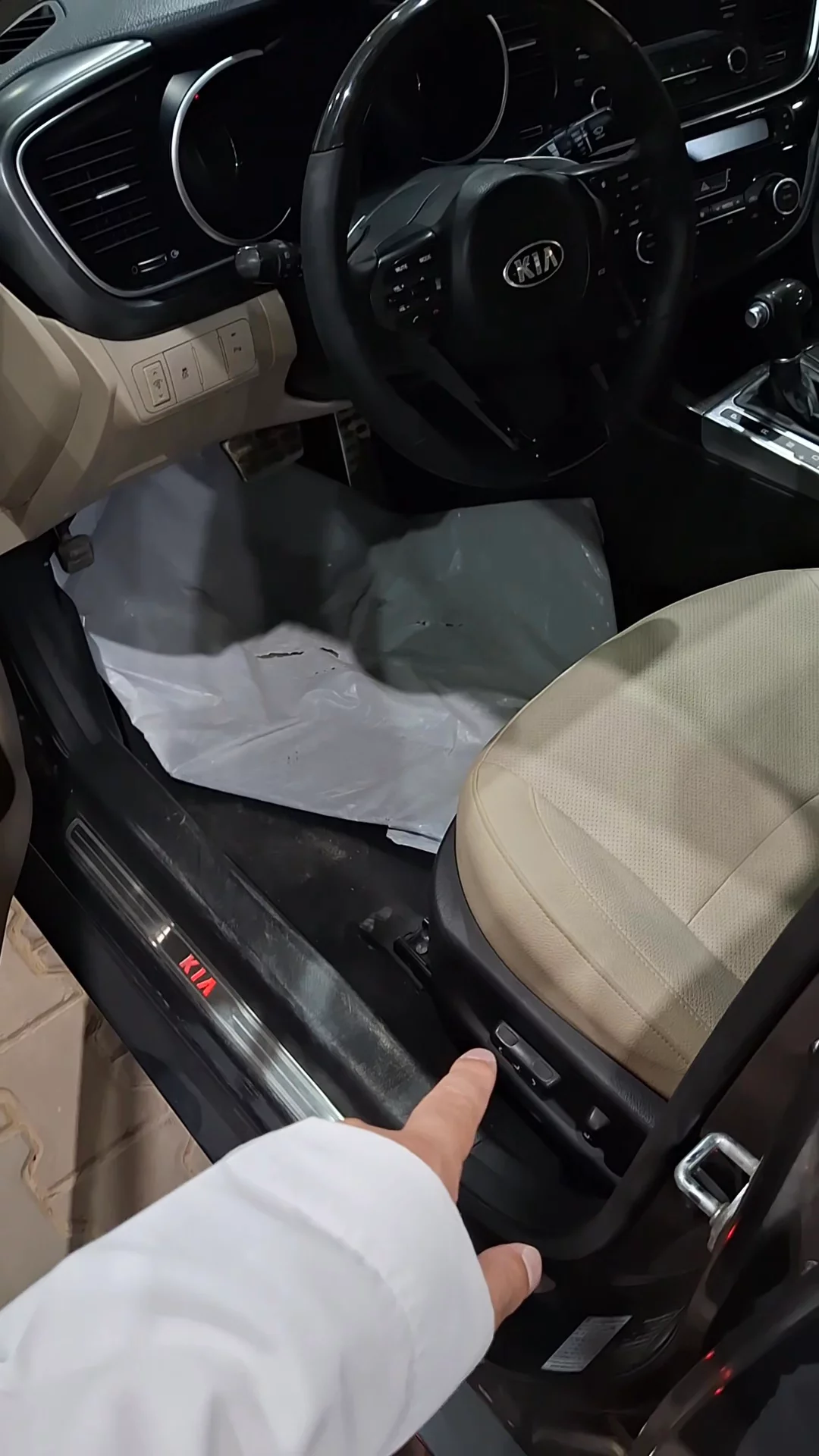 Car video thumbnail 1 of 9