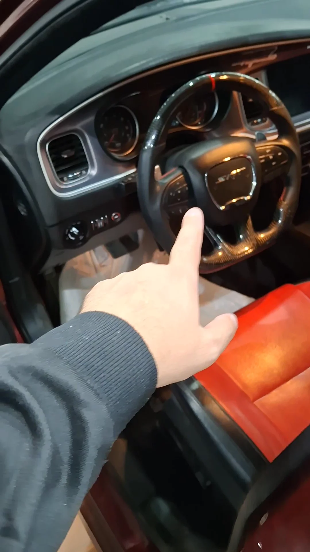 Car video thumbnail 1 of 9