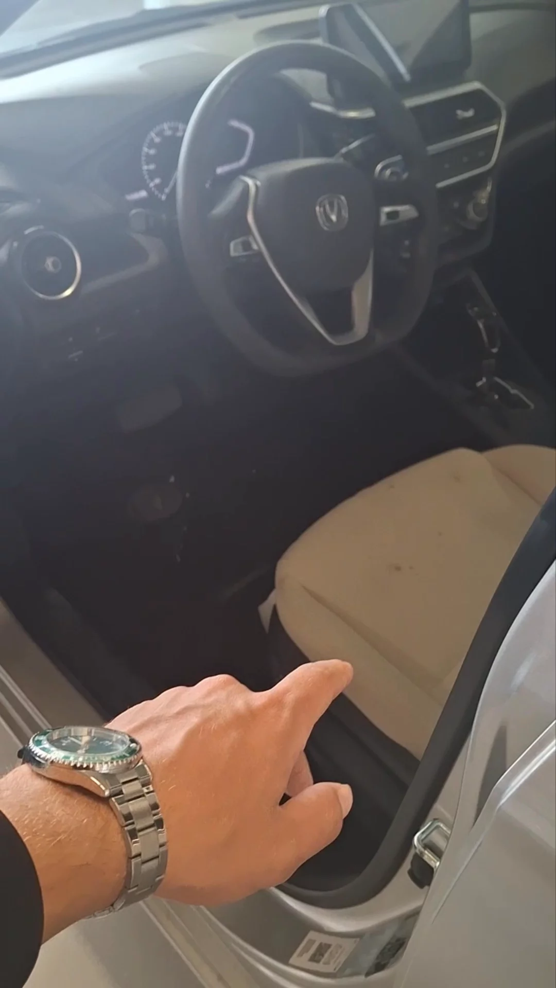 Car video thumbnail 1 of 7