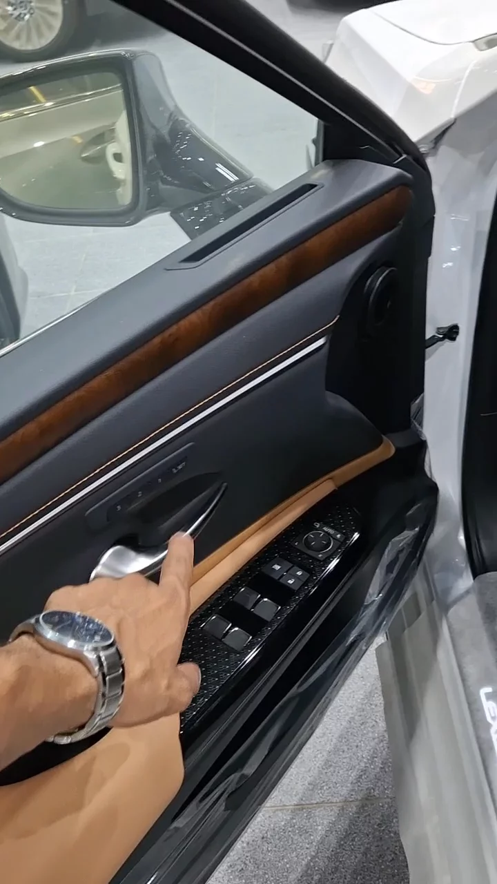 Car video thumbnail 1 of 10