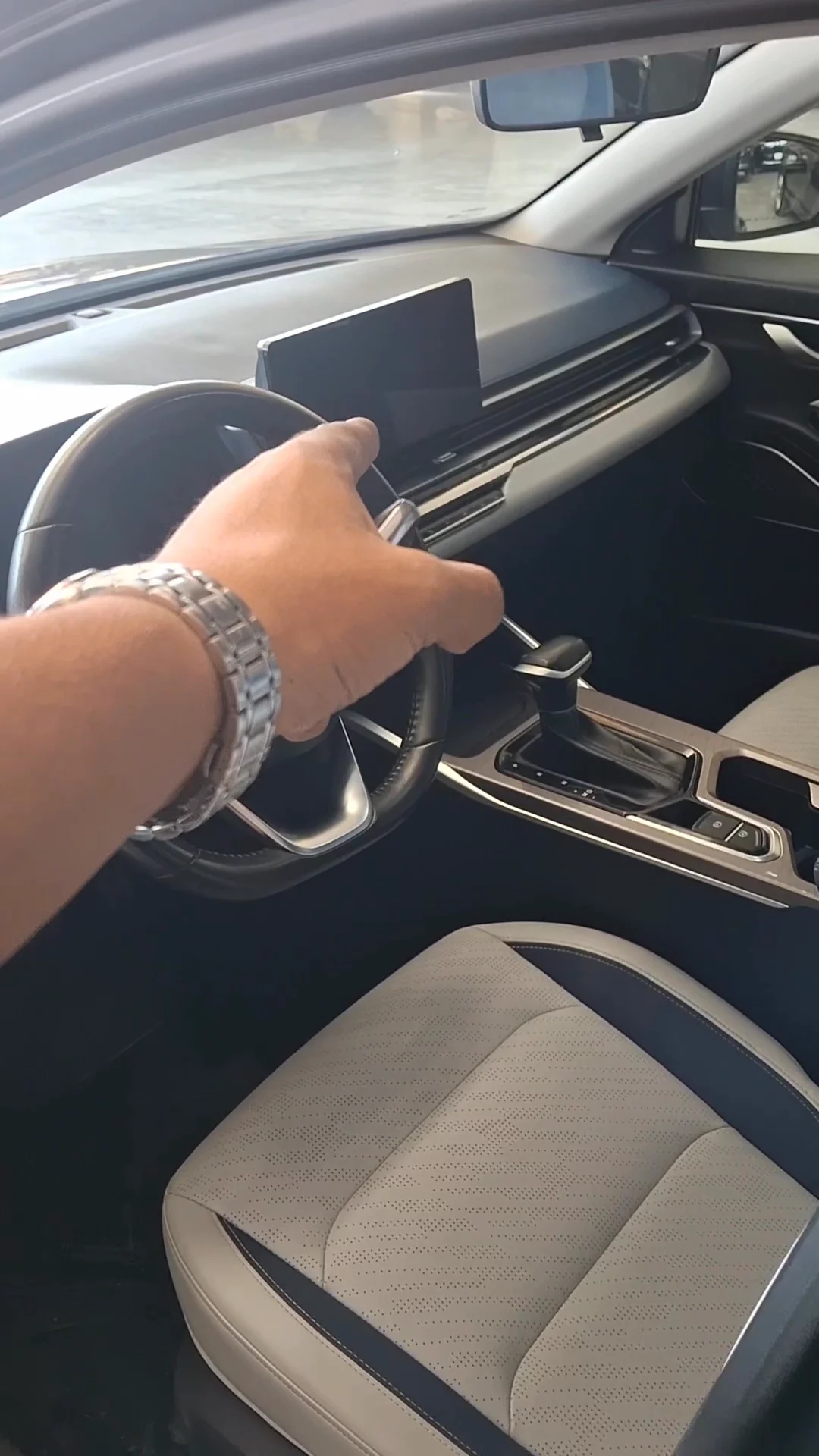 Car video thumbnail 1 of 7