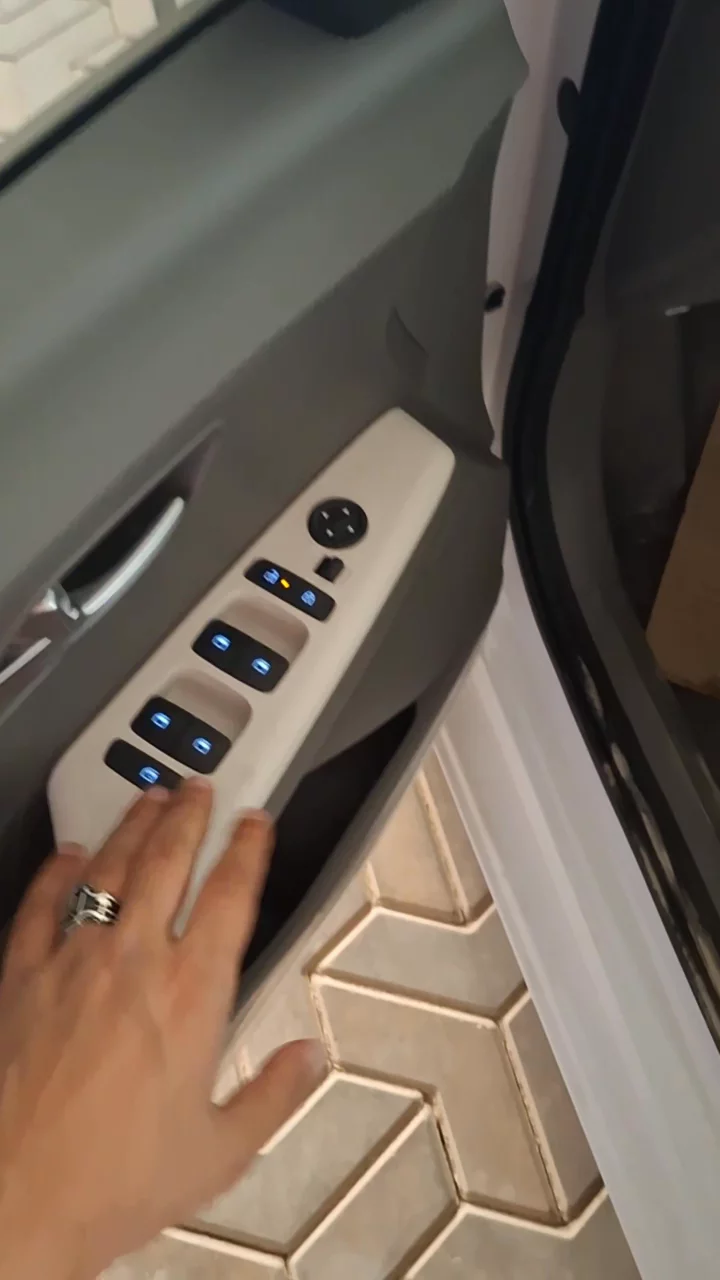 Car video thumbnail 1 of 10