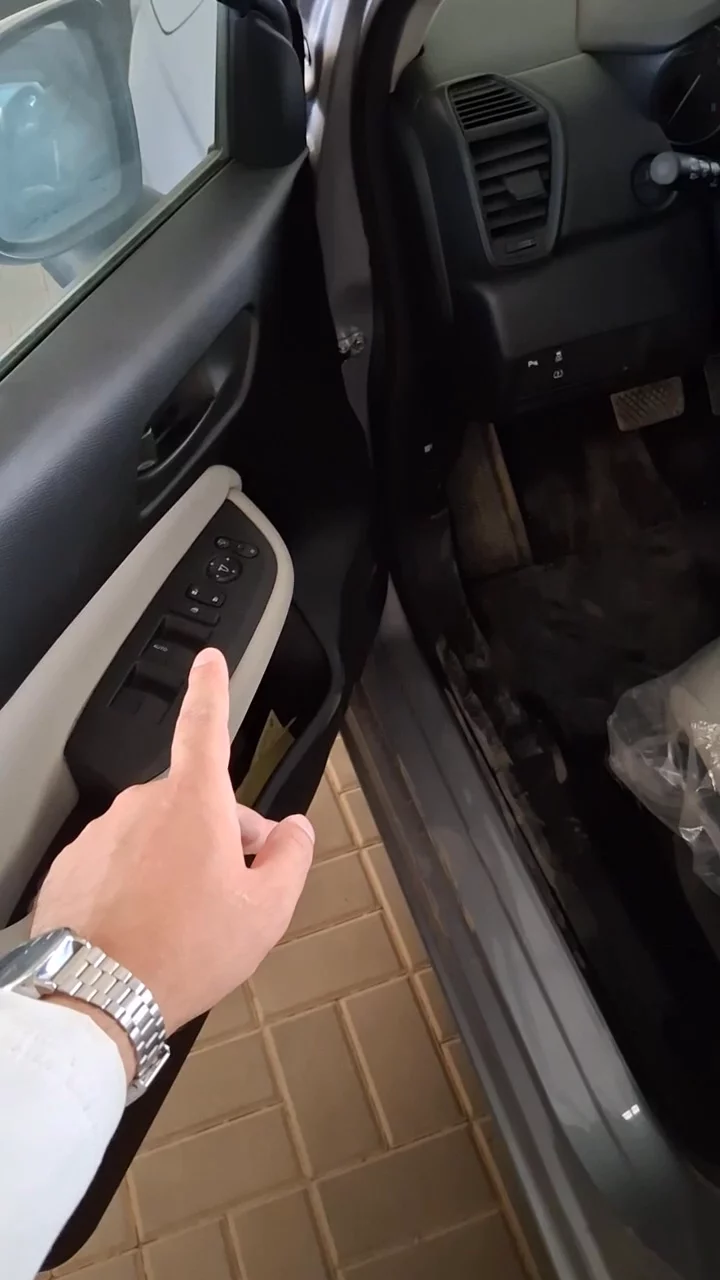 Car video thumbnail 1 of 10