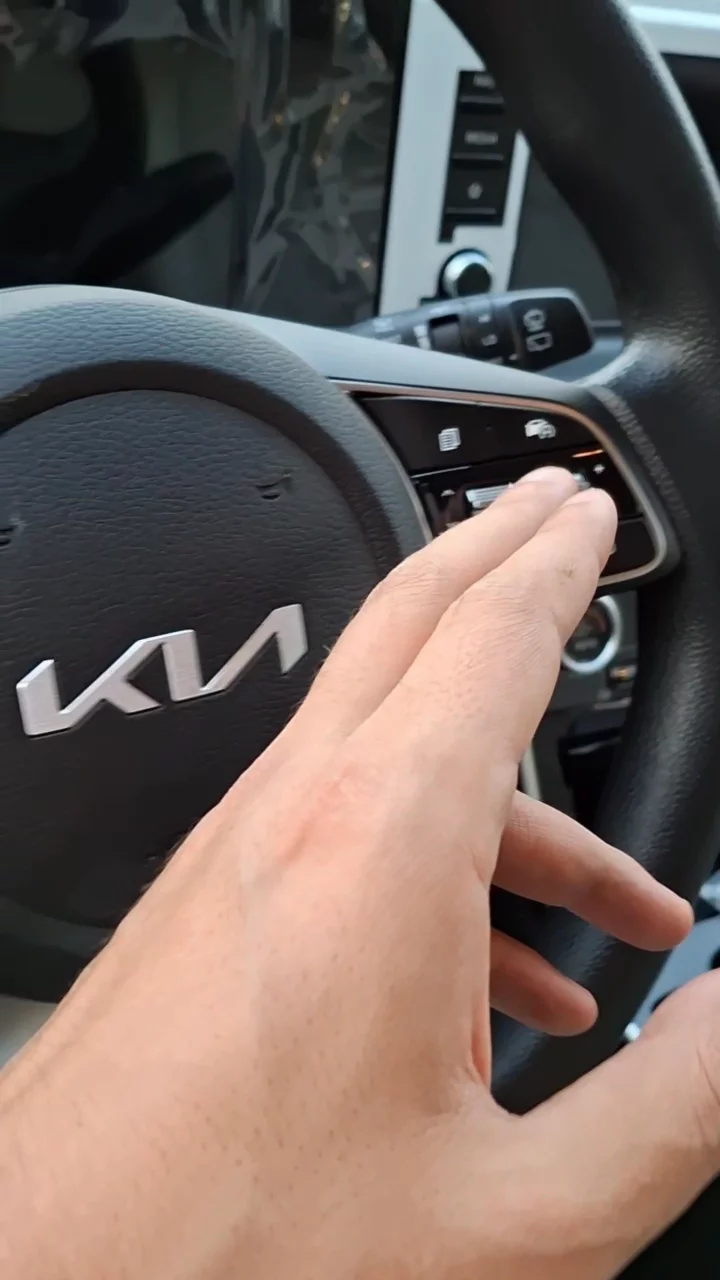 Car video thumbnail 1 of 10