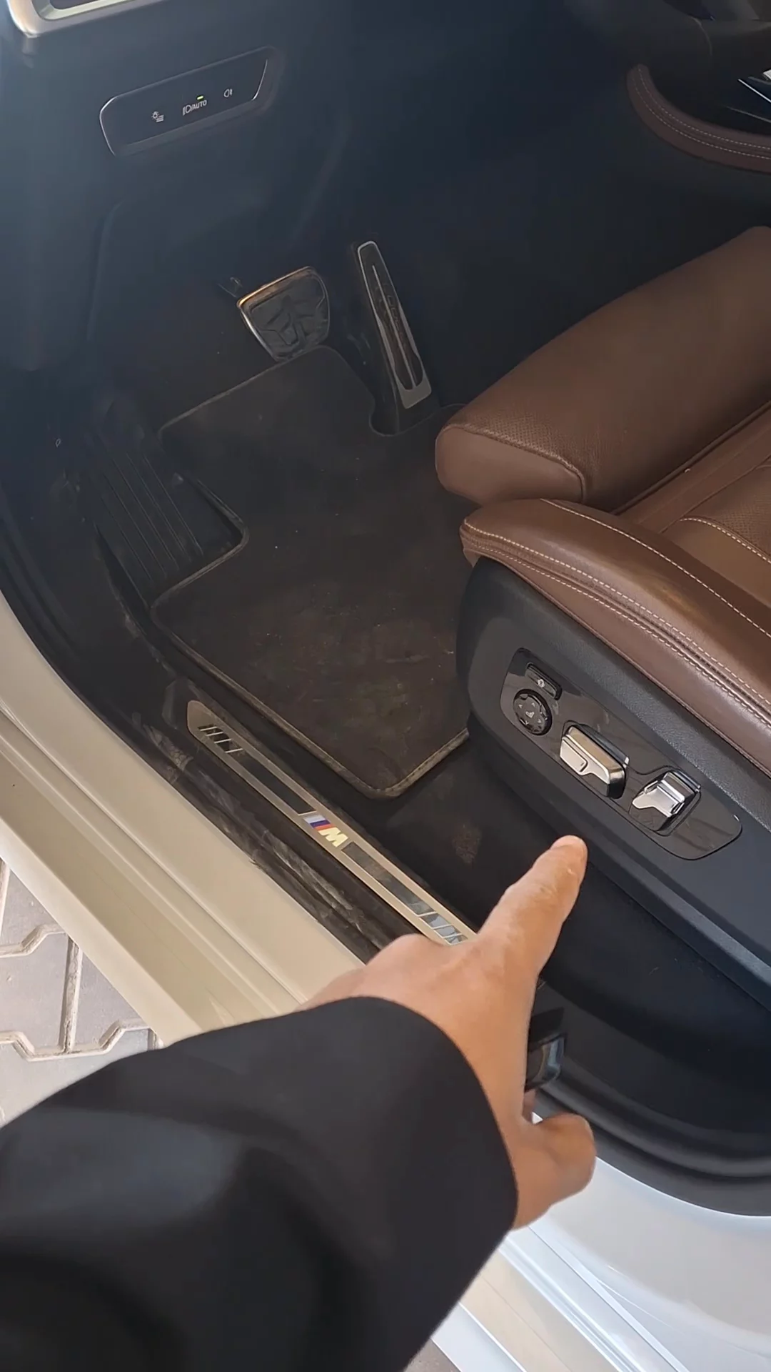 Car video thumbnail 1 of 7