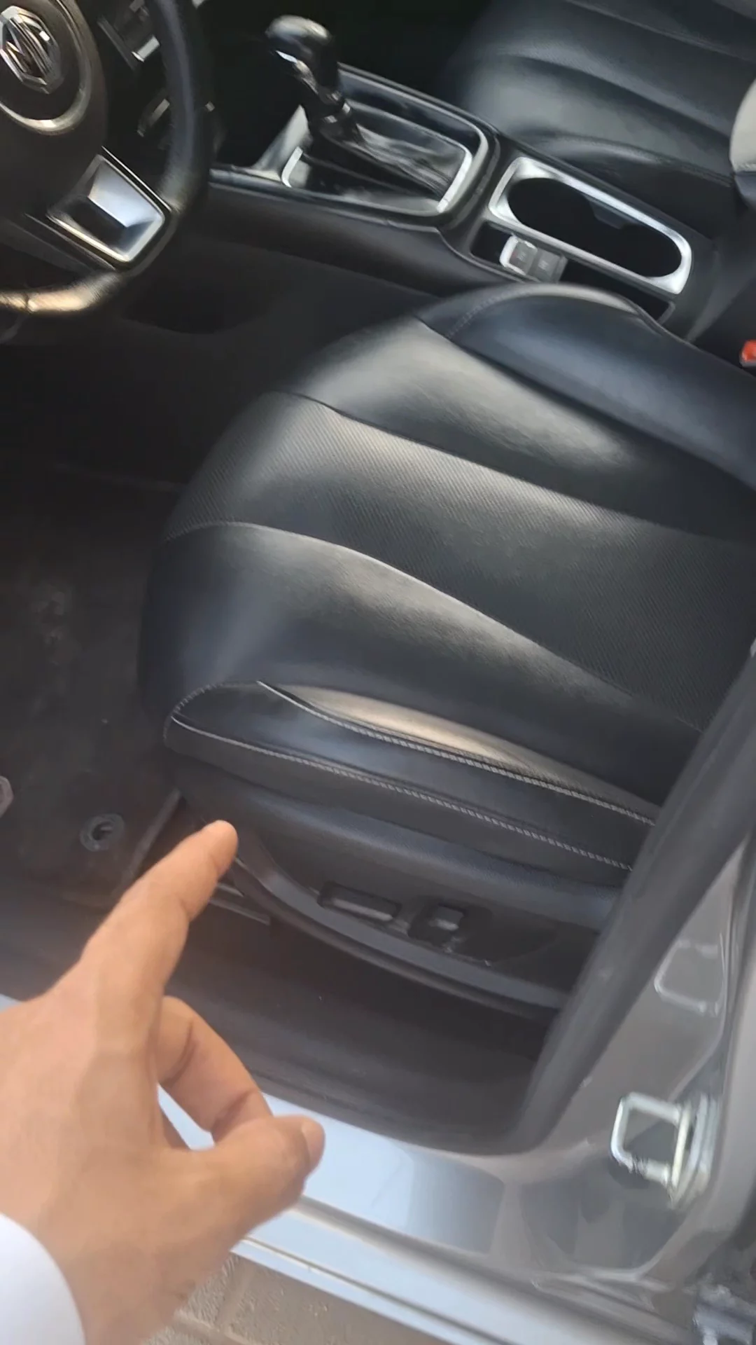 Car video thumbnail 1 of 9