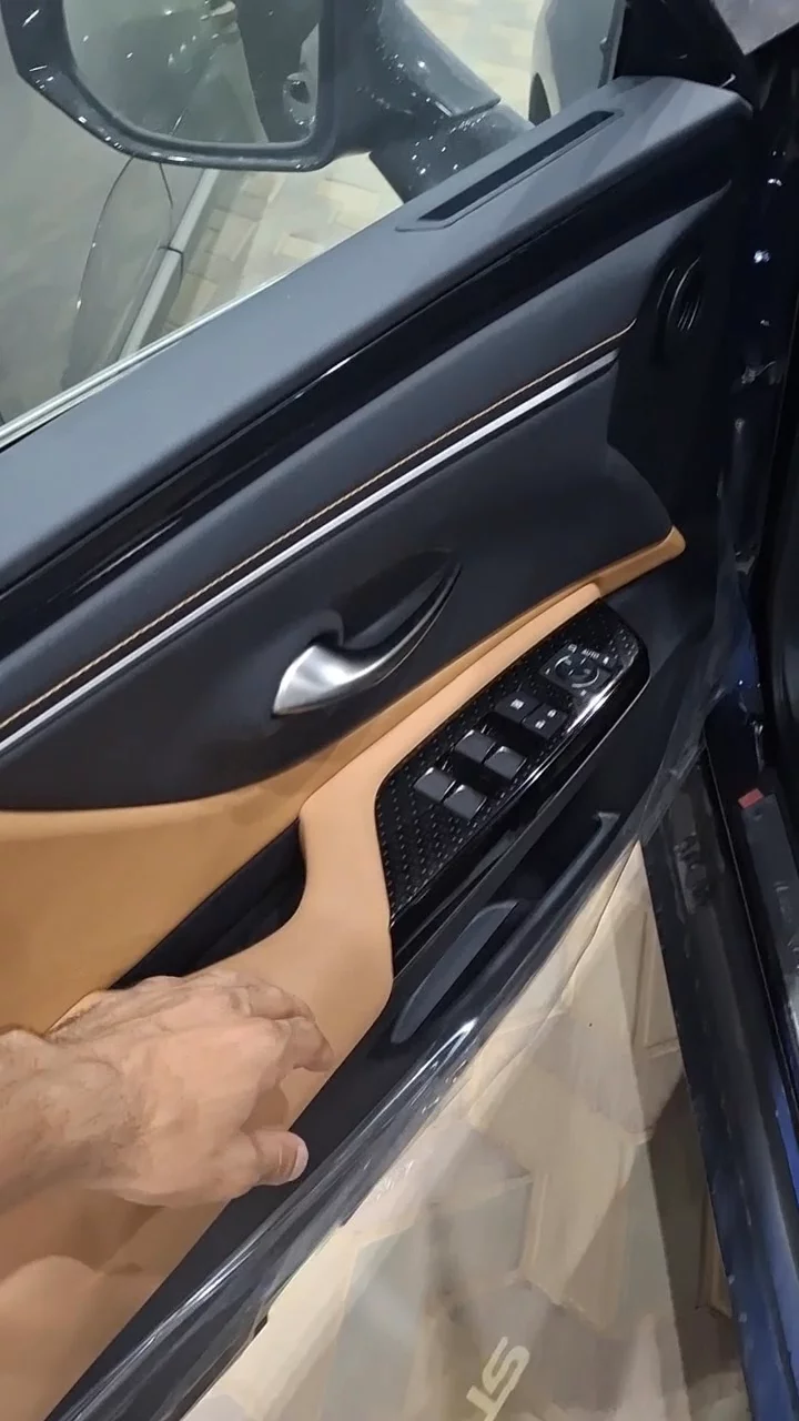 Car video thumbnail 1 of 10