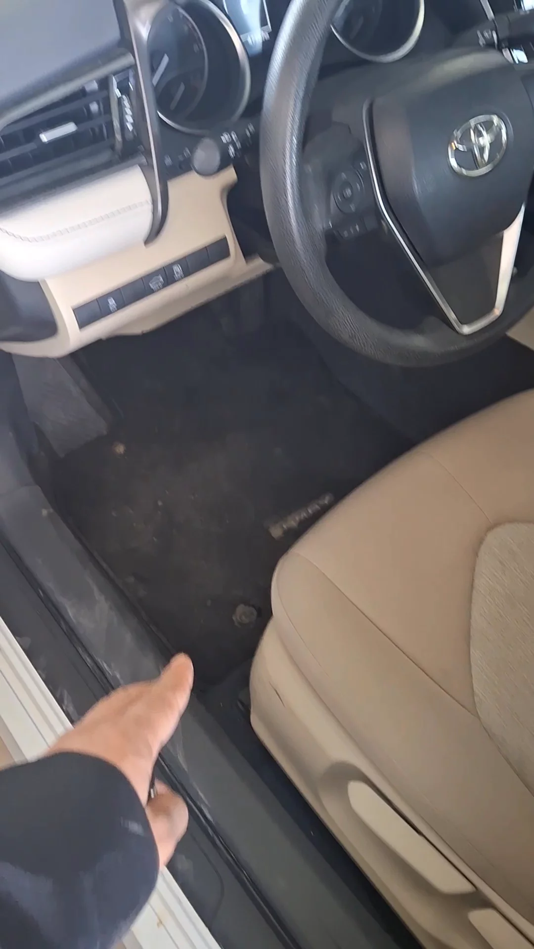 Car video thumbnail 1 of 8