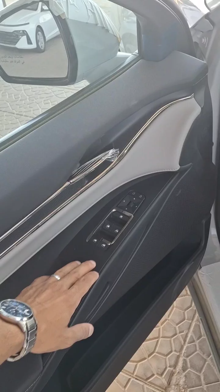 Car video thumbnail 1 of 10