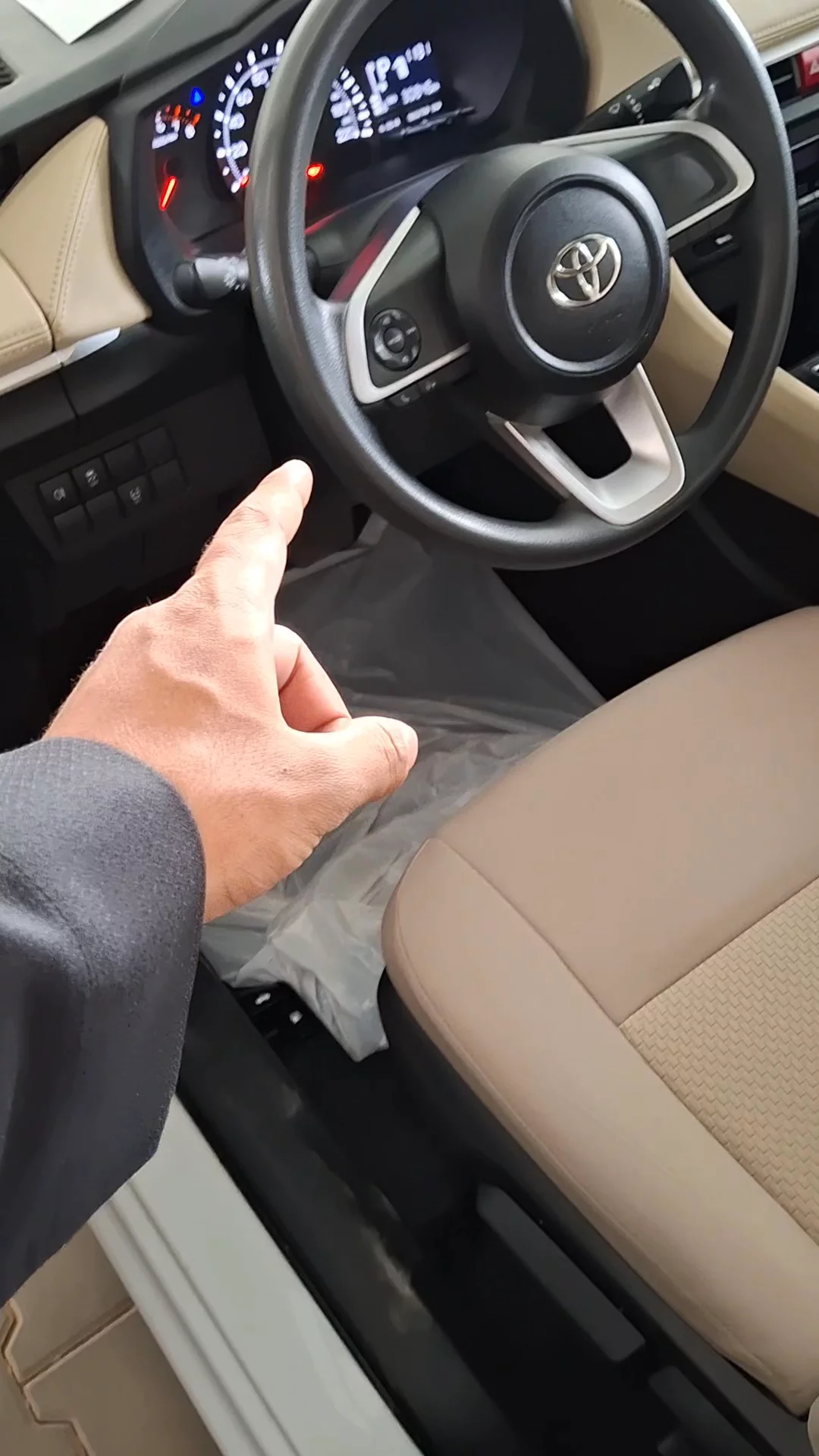 Car video thumbnail 1 of 8