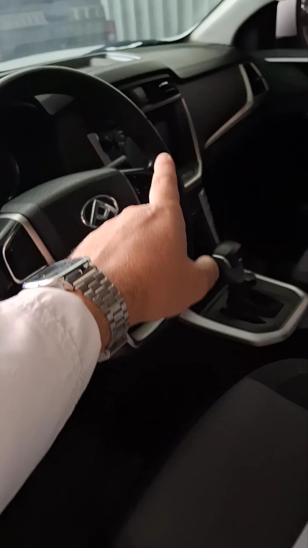 Car video thumbnail 1 of 9