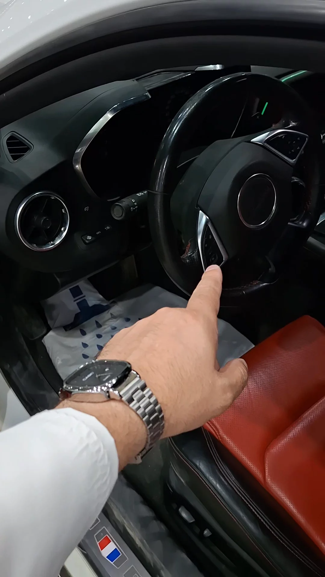 Car video thumbnail 1 of 8