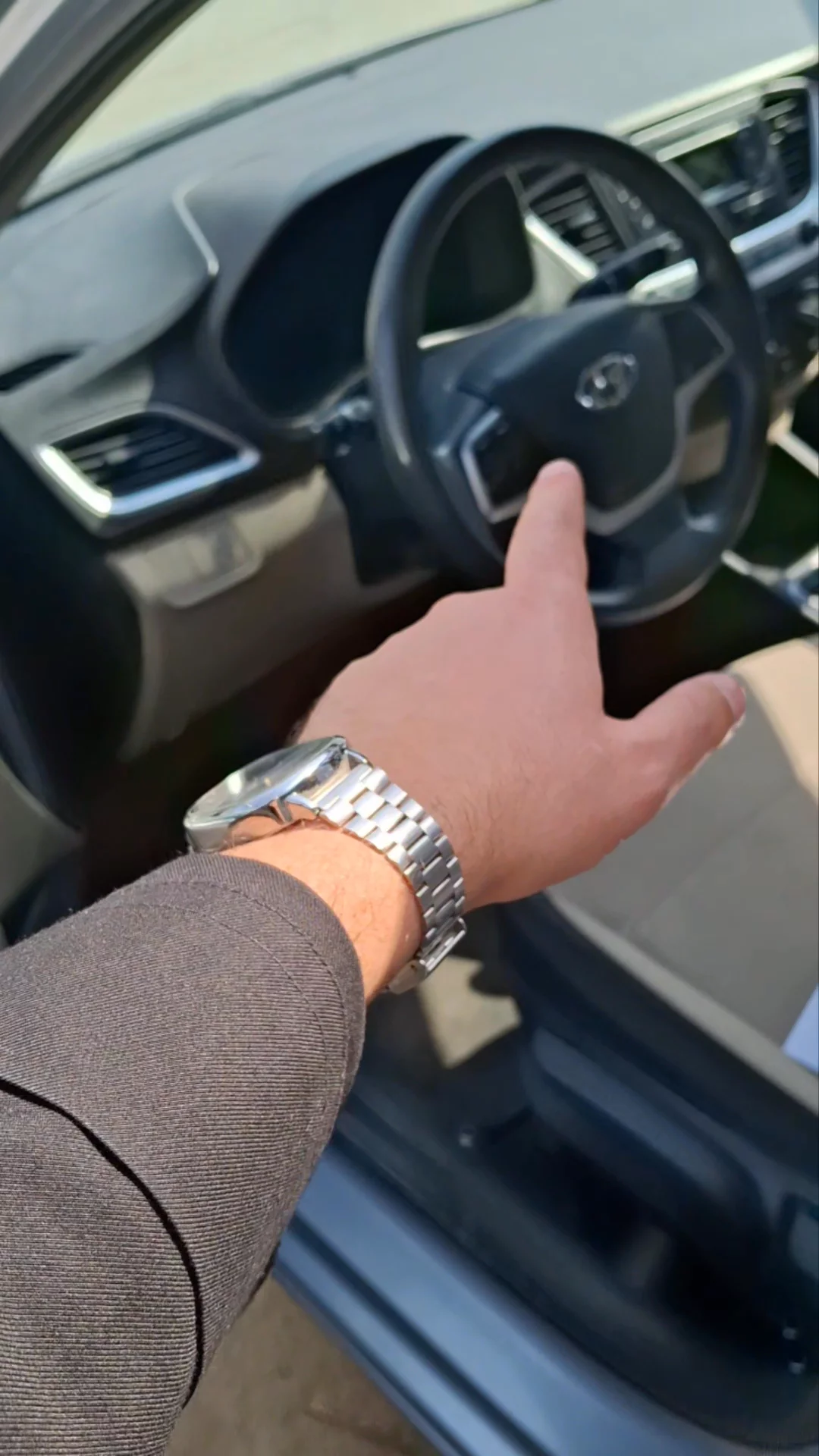 Car video thumbnail 1 of 10