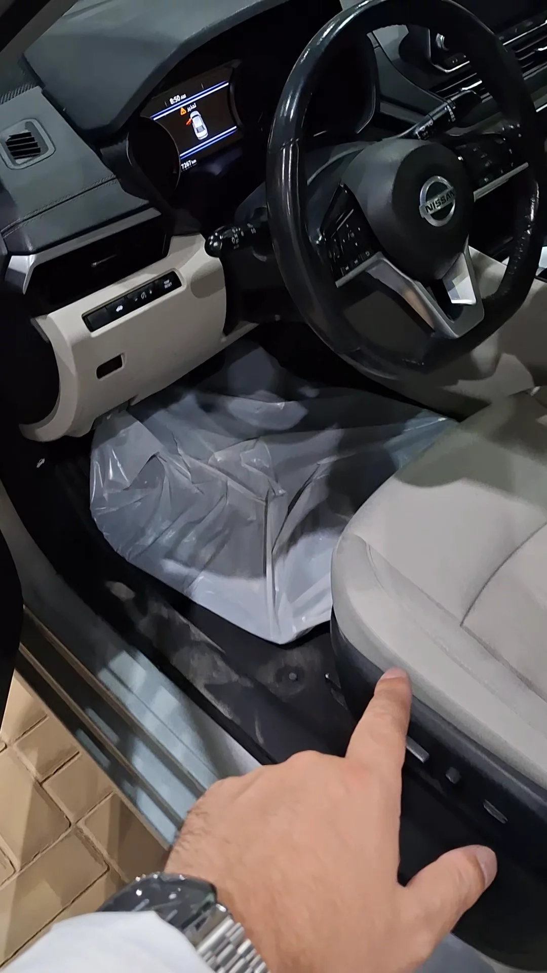 Car video thumbnail 1 of 9