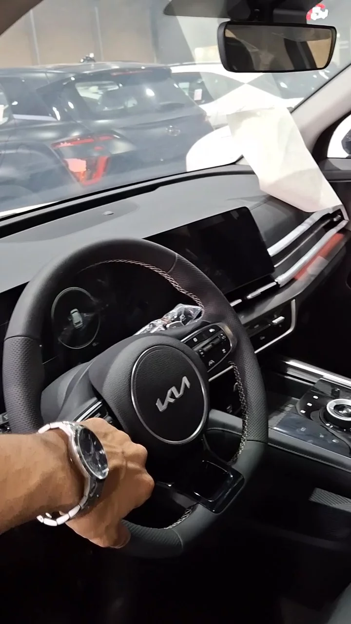 Car video thumbnail 1 of 10