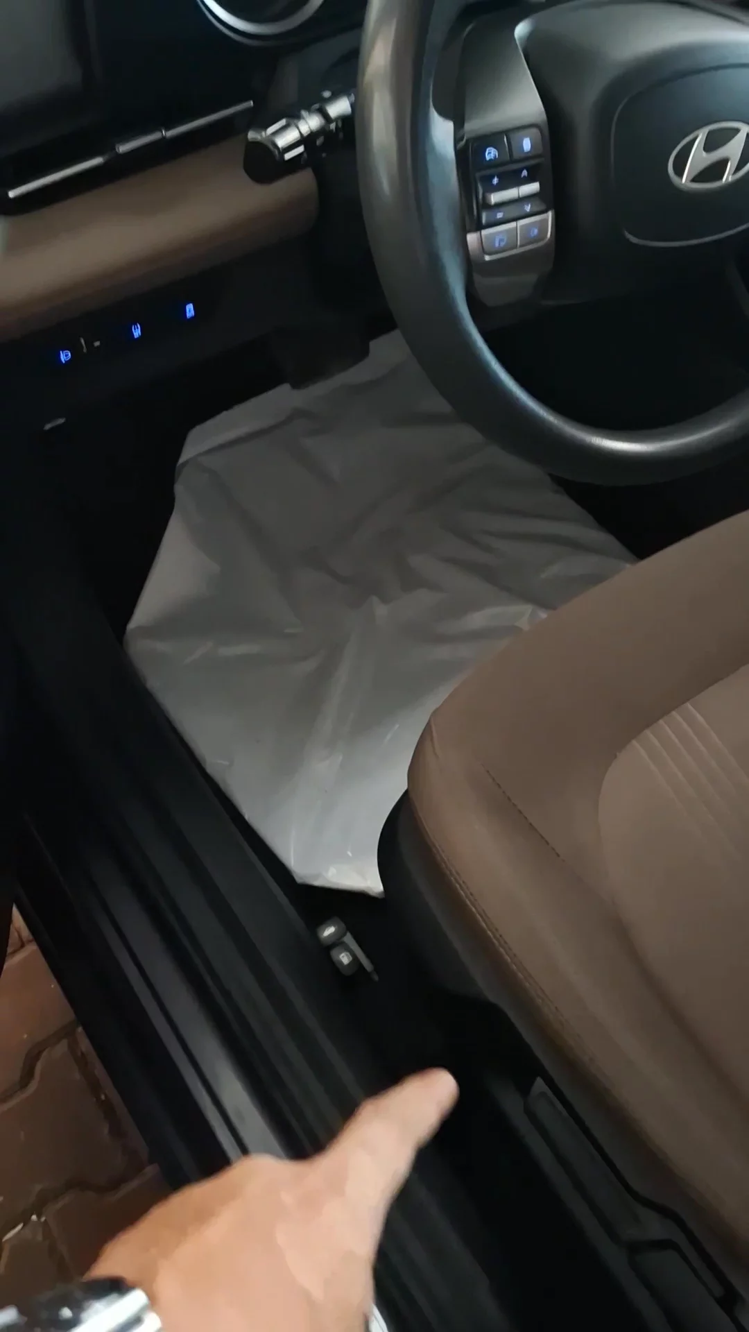 Car video thumbnail 1 of 8