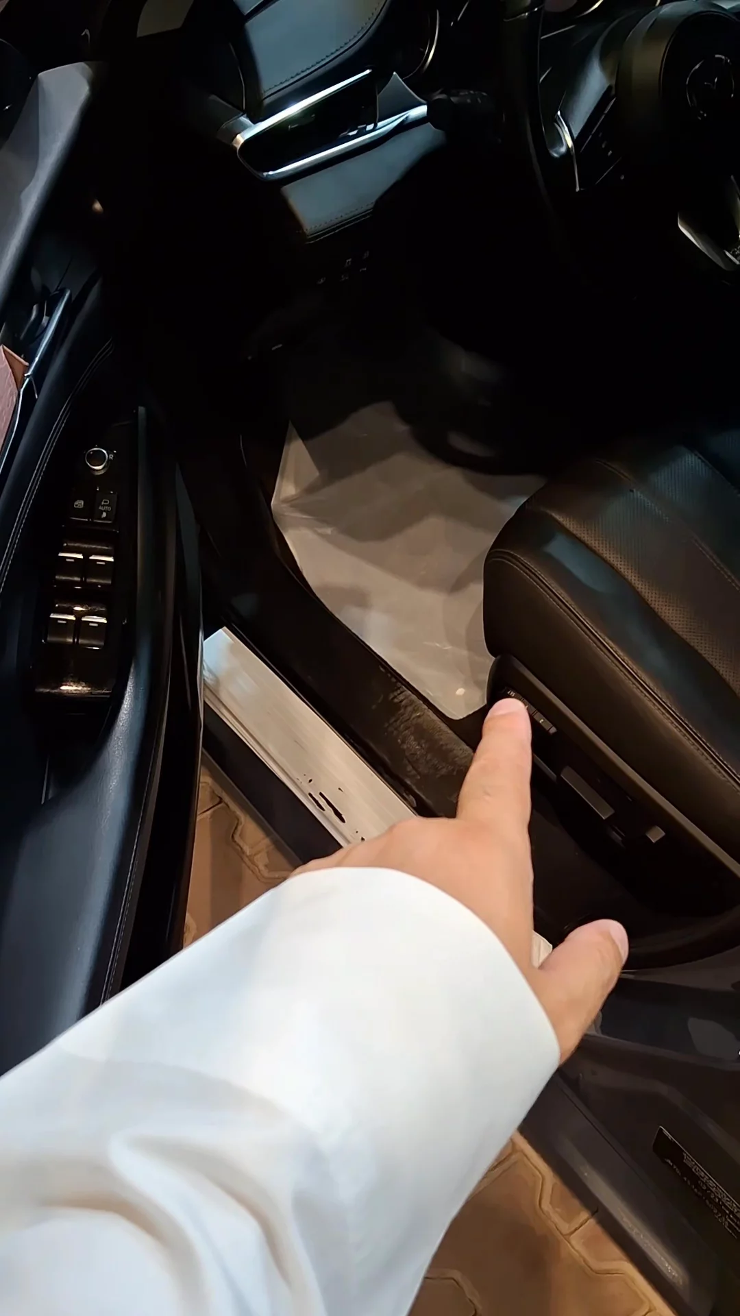 Car video thumbnail 1 of 9