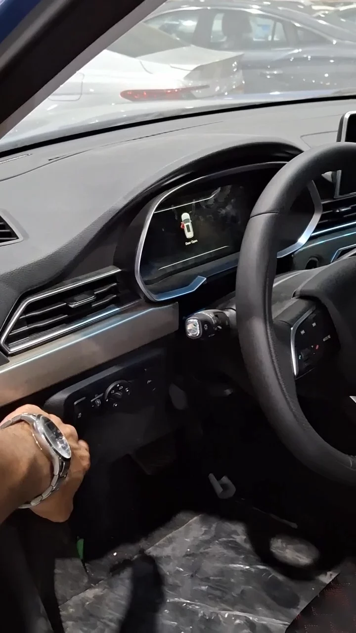 Car video thumbnail 1 of 10