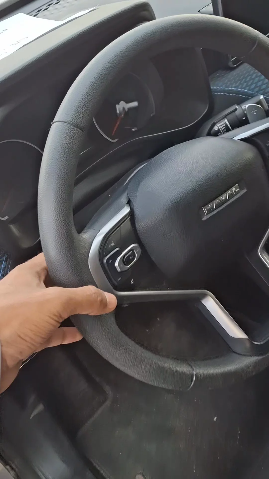 Car video thumbnail 1 of 7