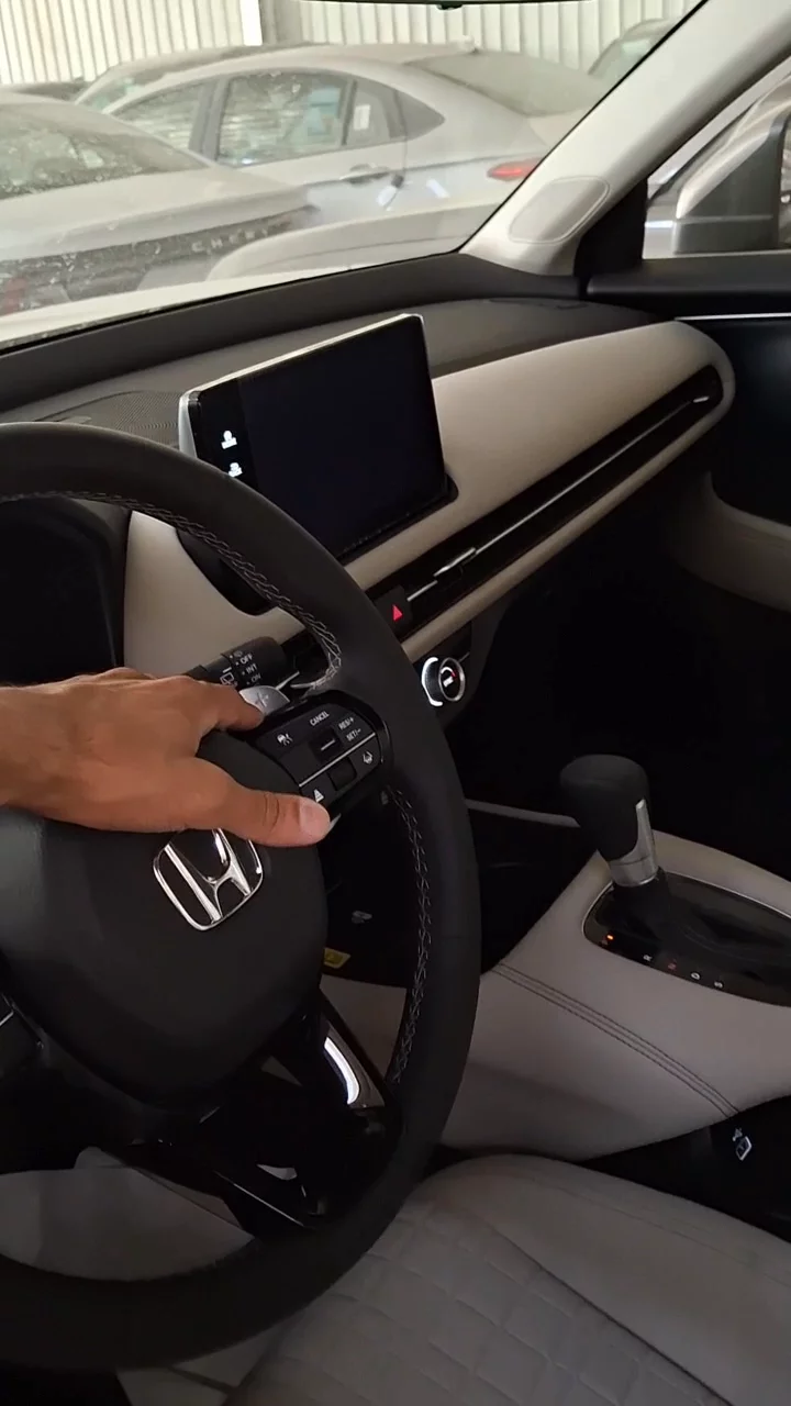 Car video thumbnail 1 of 10