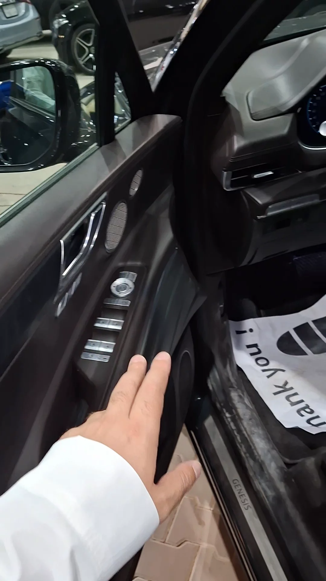 Car video thumbnail 1 of 9