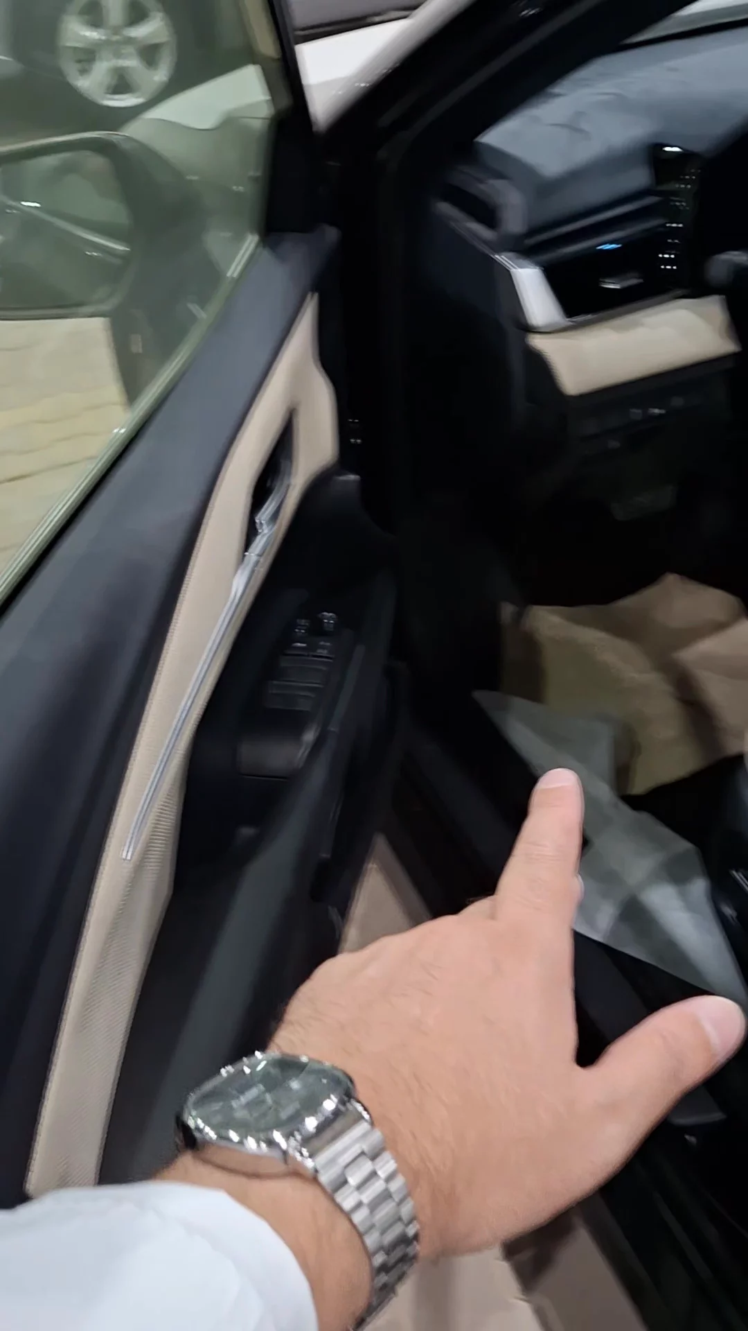 Car video thumbnail 1 of 10