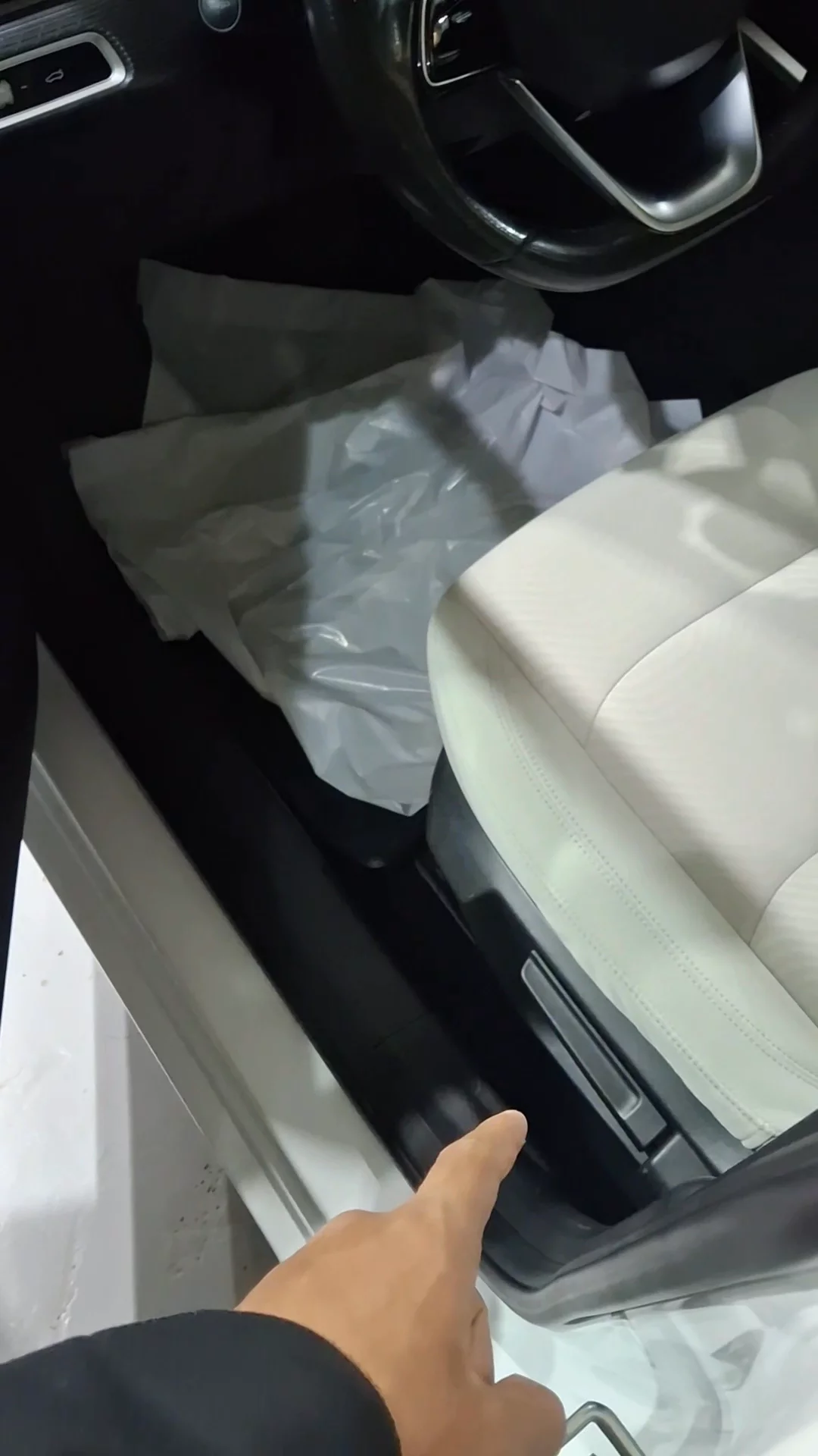 Car video thumbnail 1 of 7