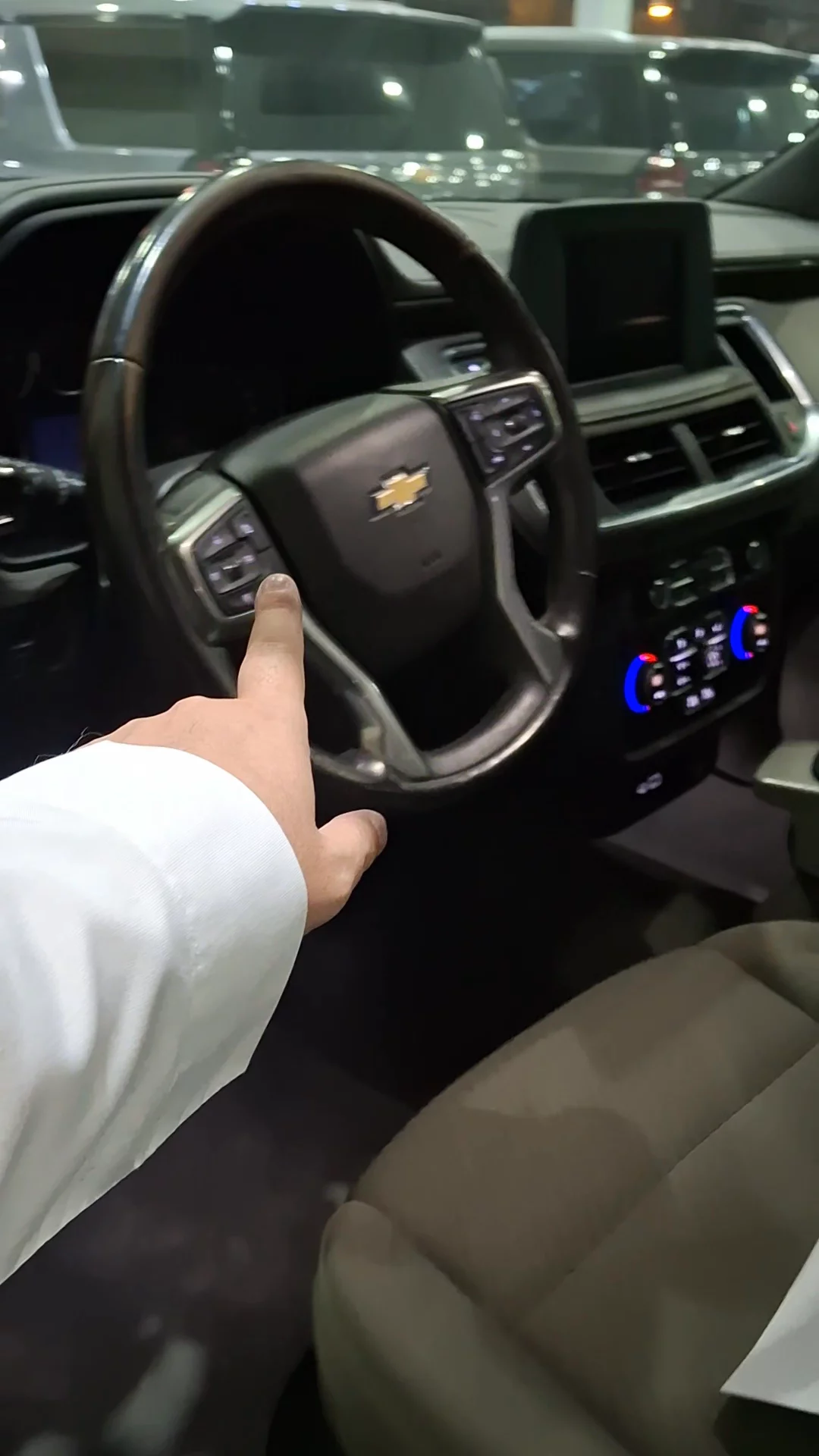 Car video thumbnail 1 of 9