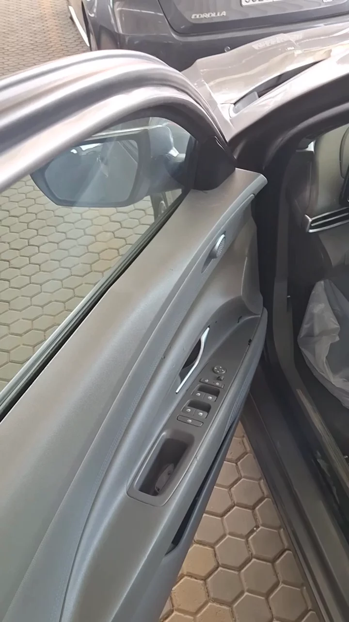 Car video thumbnail 1 of 9