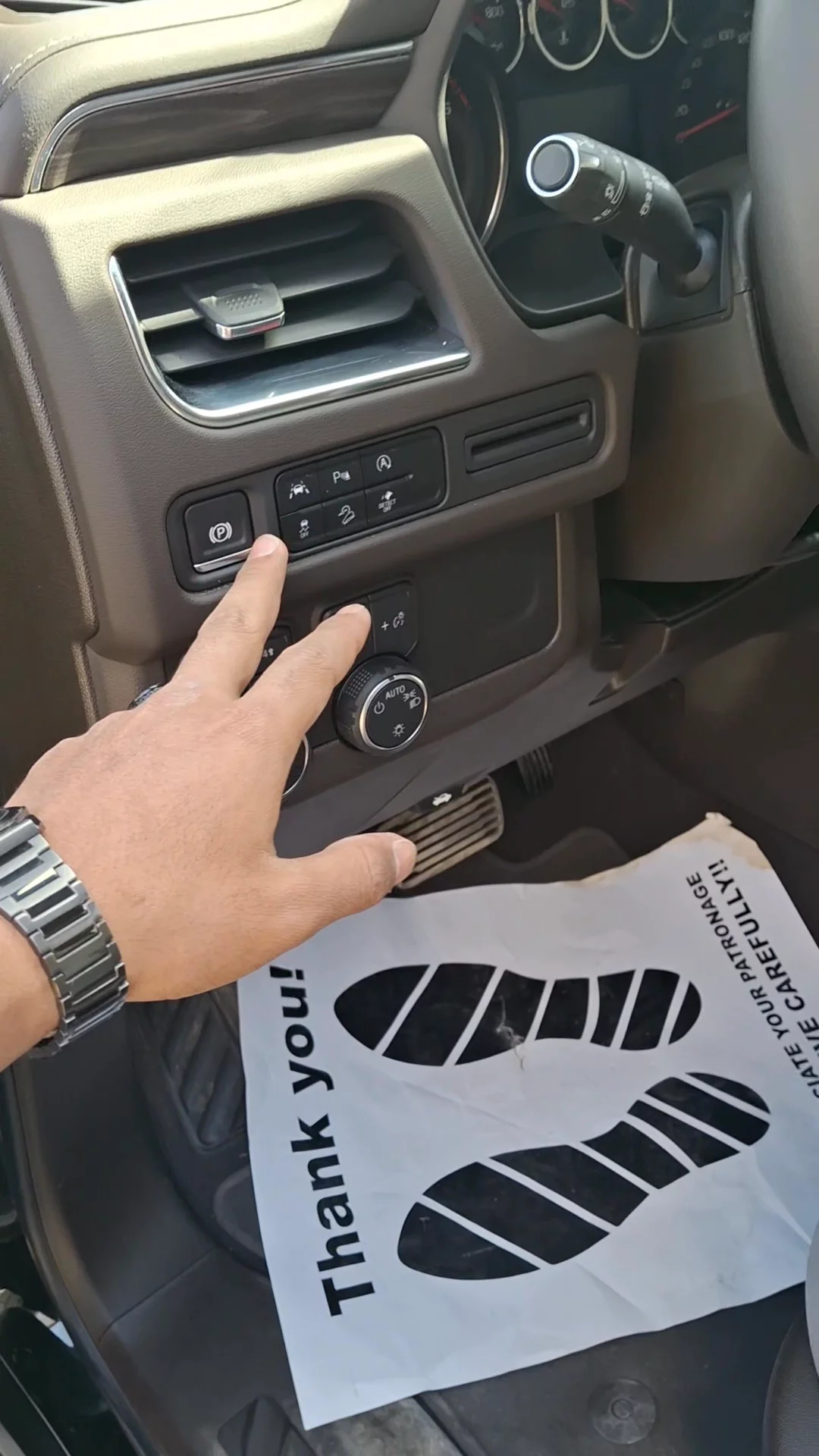 Car video thumbnail 1 of 8