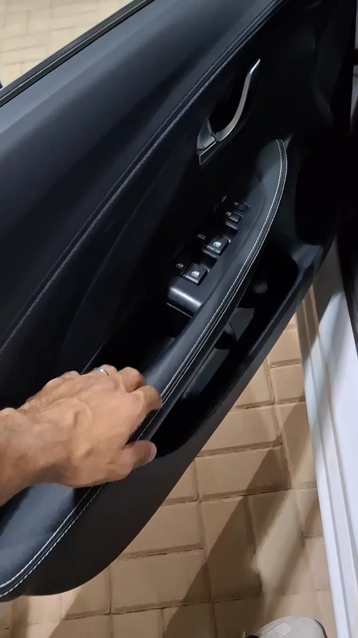 Car video thumbnail 1 of 9