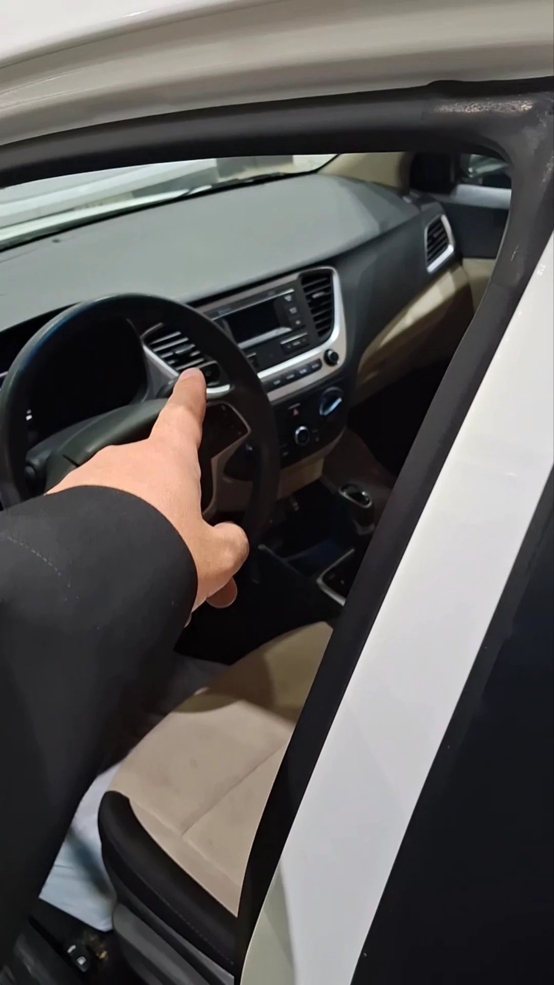 Car video thumbnail 1 of 9