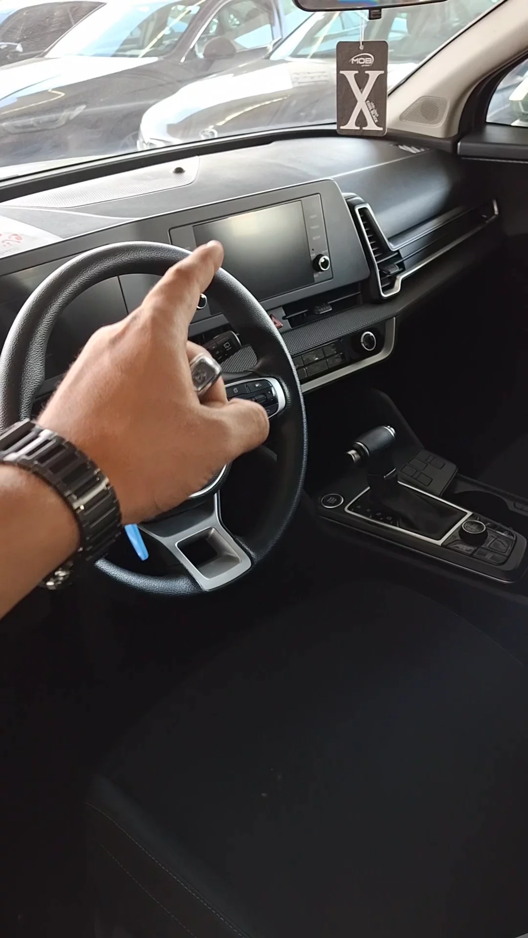 Car video thumbnail 1 of 8