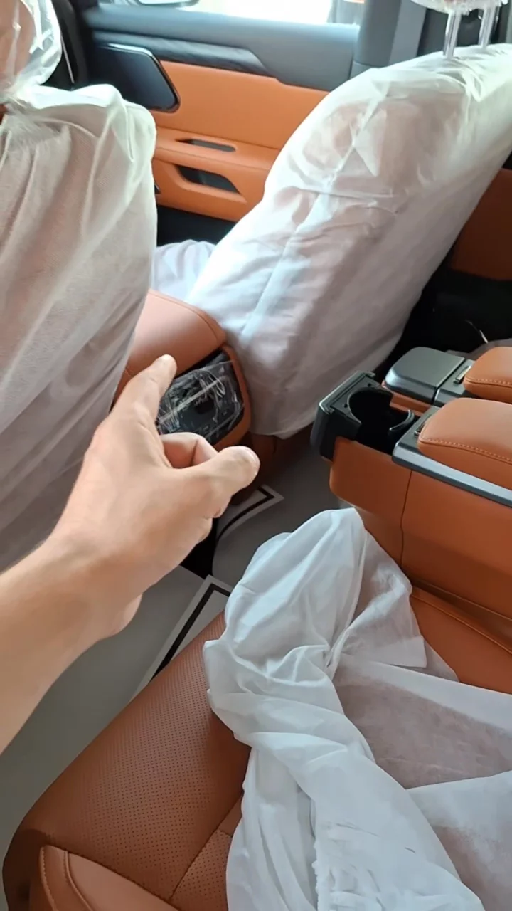 Car video thumbnail 1 of 7