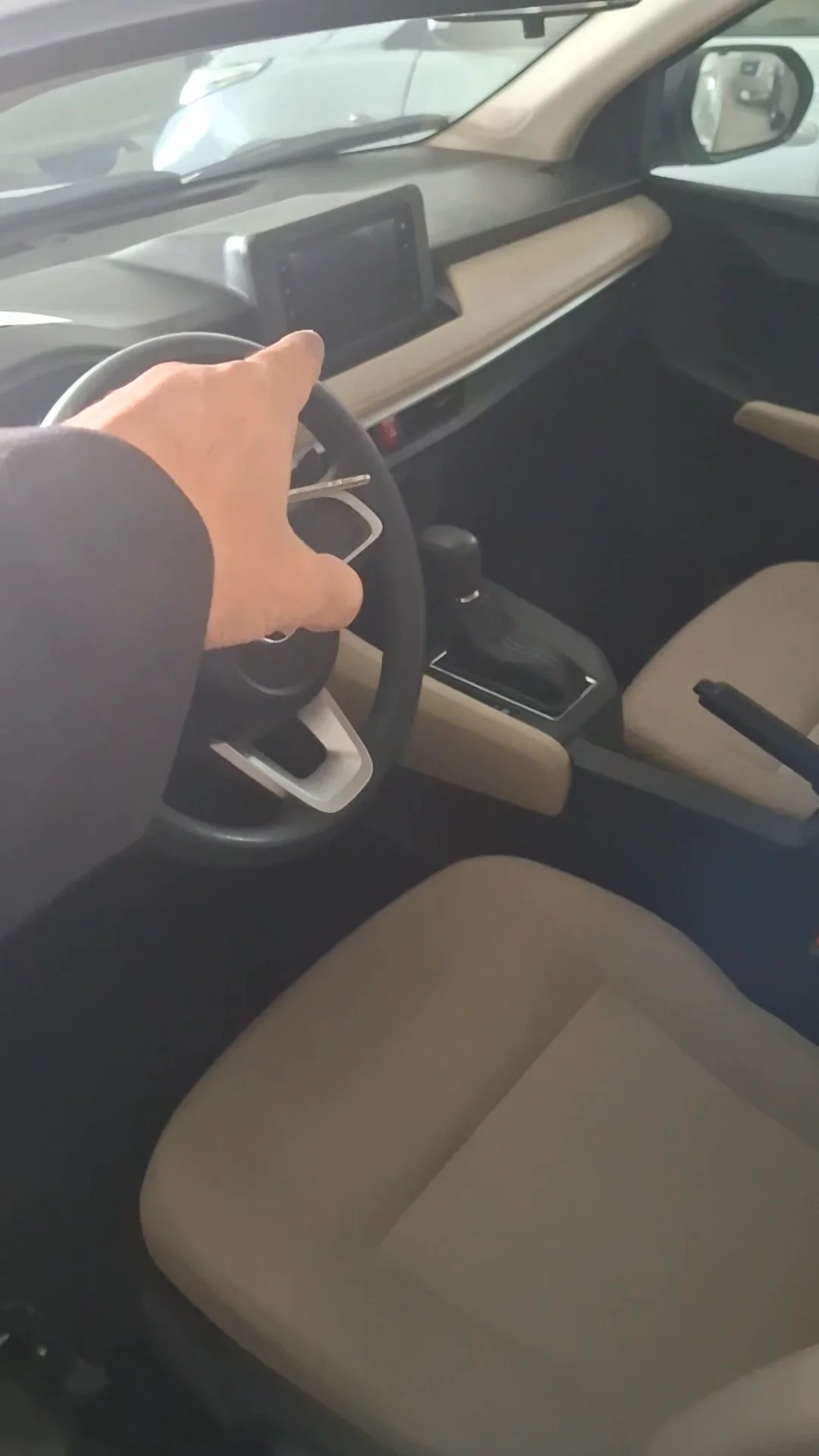 Car video thumbnail 1 of 7