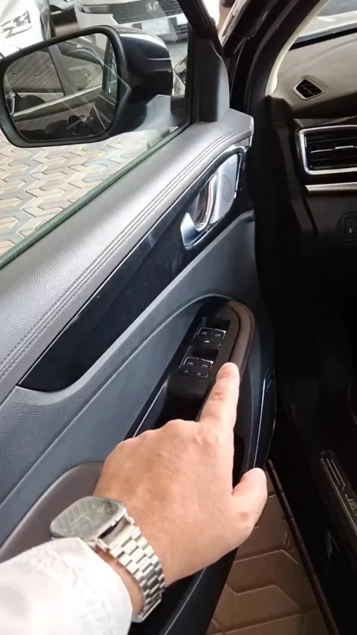 Car video thumbnail 1 of 10