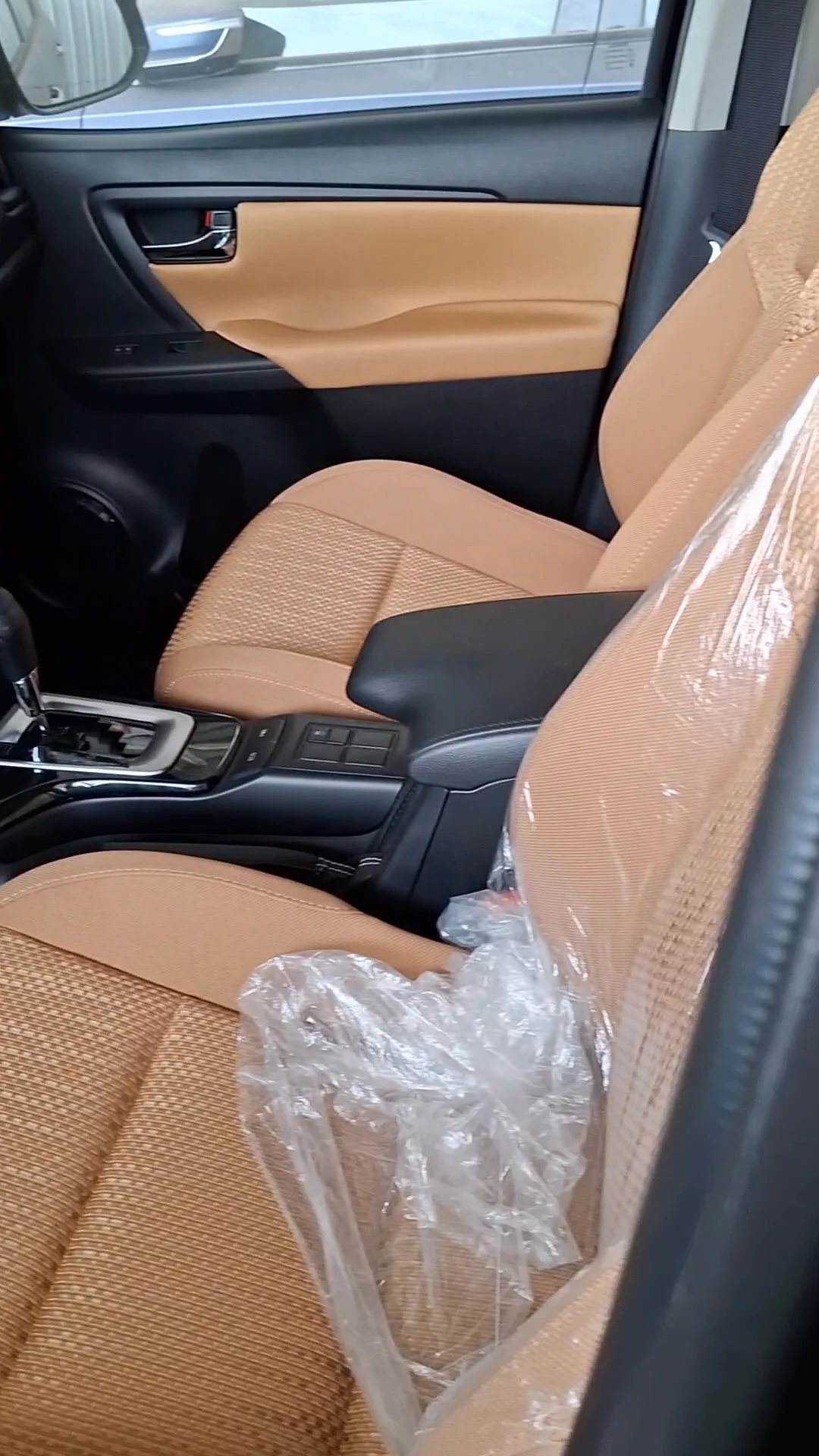 Car video thumbnail 1 of 10